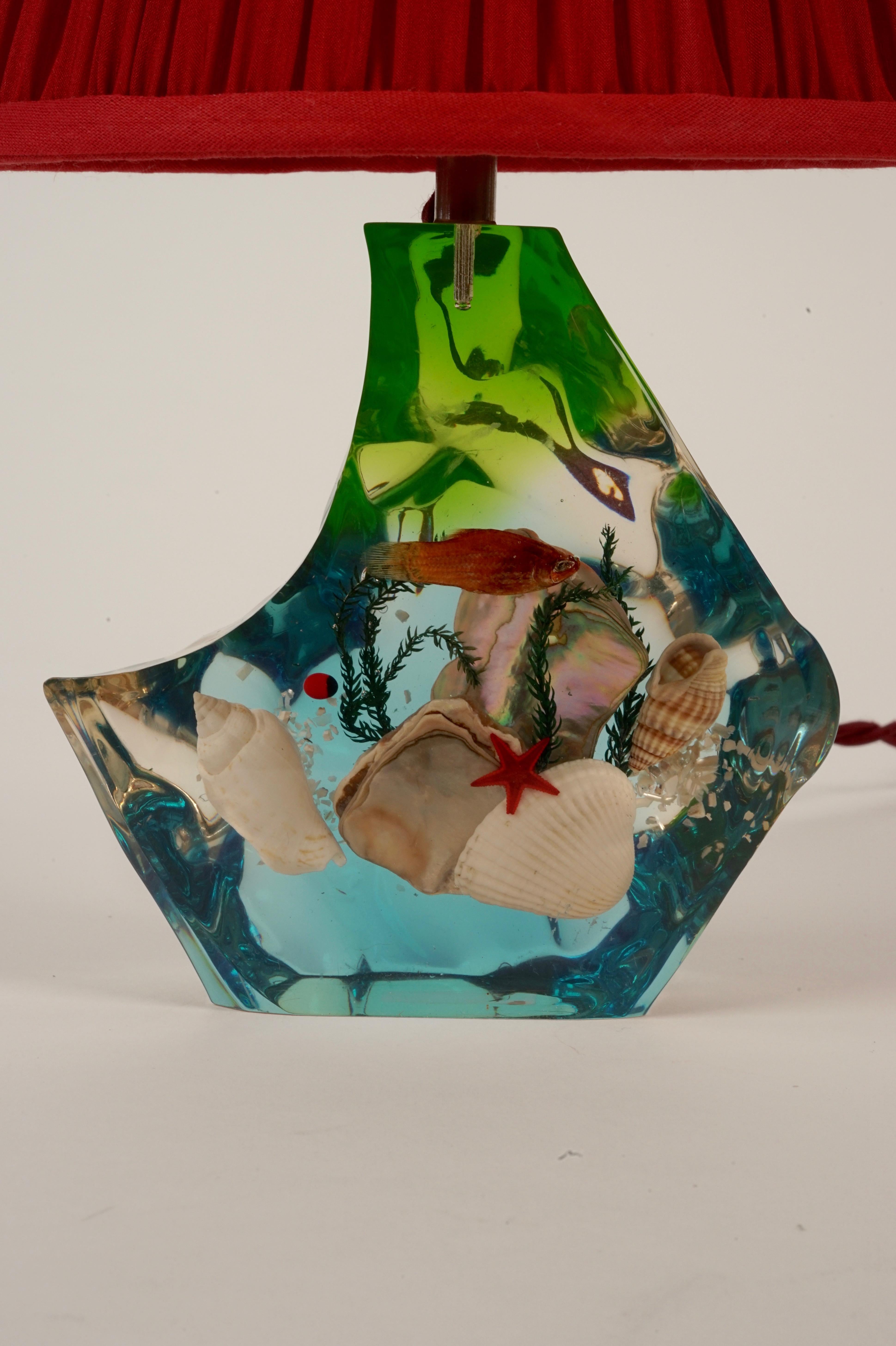 Mid-Century Modern 1950 Italian Cast Acrylic Lamp with Shells, Starfish, Seaweed and Fish For Sale