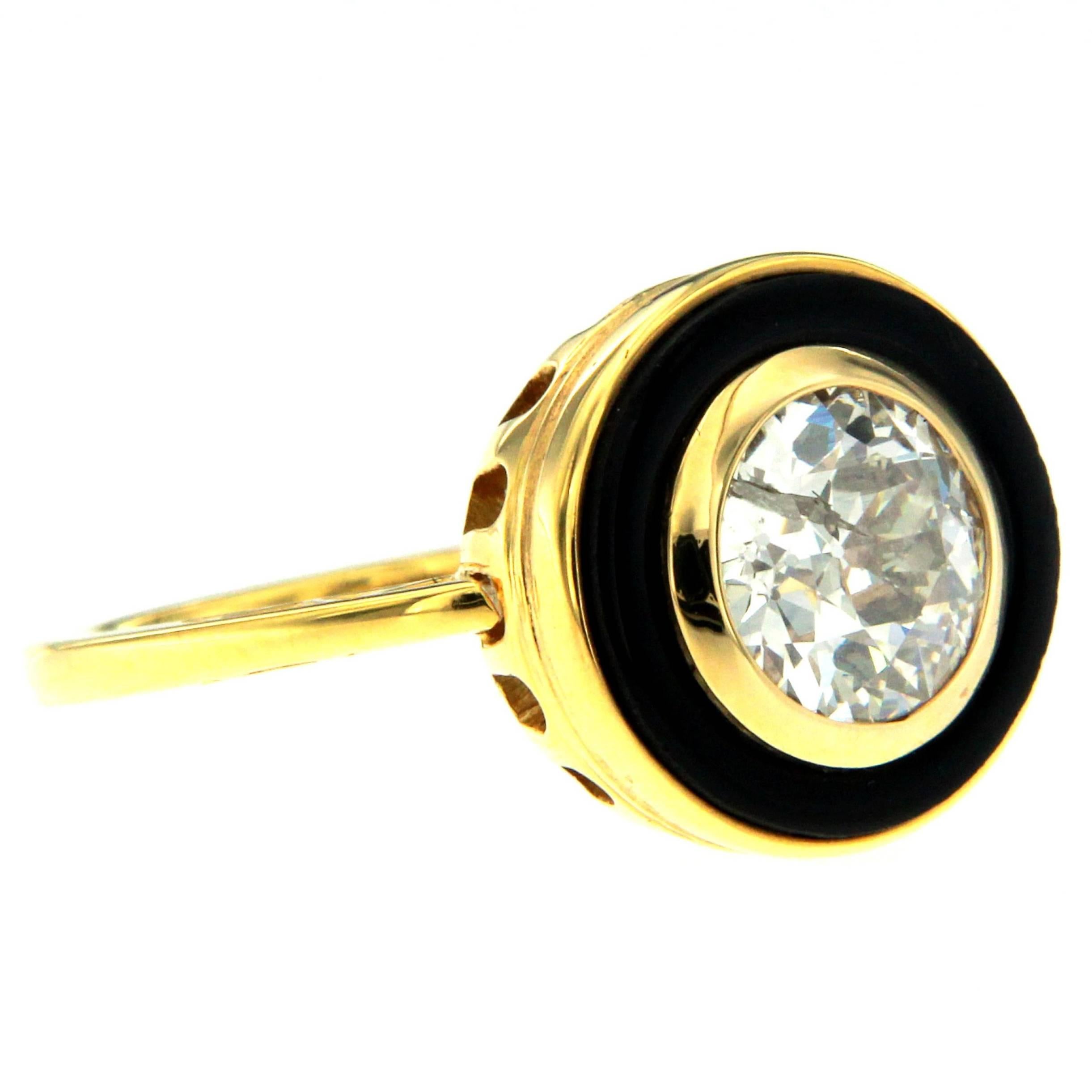 Beautiful and elegant Engagement ring, handmade in solid 18k yellow gold and onyx, dates 1950' Italy, remarkable the fantastic galleries work witch makes this ring unique.

It is set with one sparkling Round Brilliant cut Diamond of 1.51 carat,