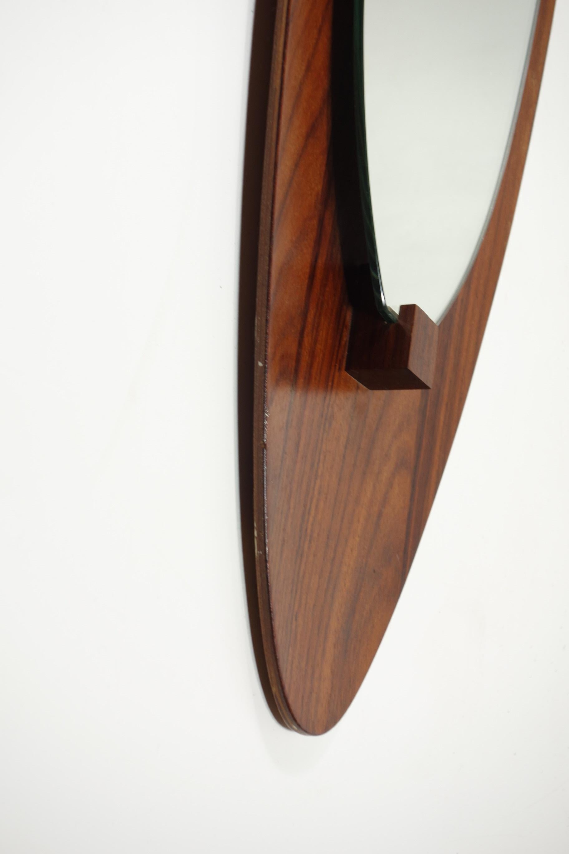 Legno Specchio da parete in legno di tek del 1950, design italiano del Mid Century Moderno in vendita