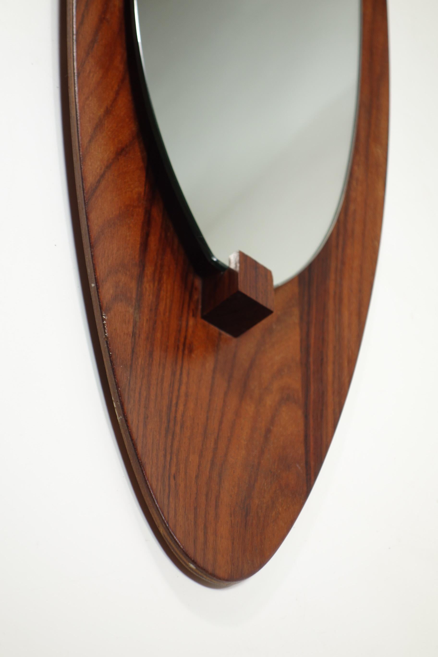 Specchio da parete in legno di tek del 1950, design italiano del Mid Century Moderno in vendita 1