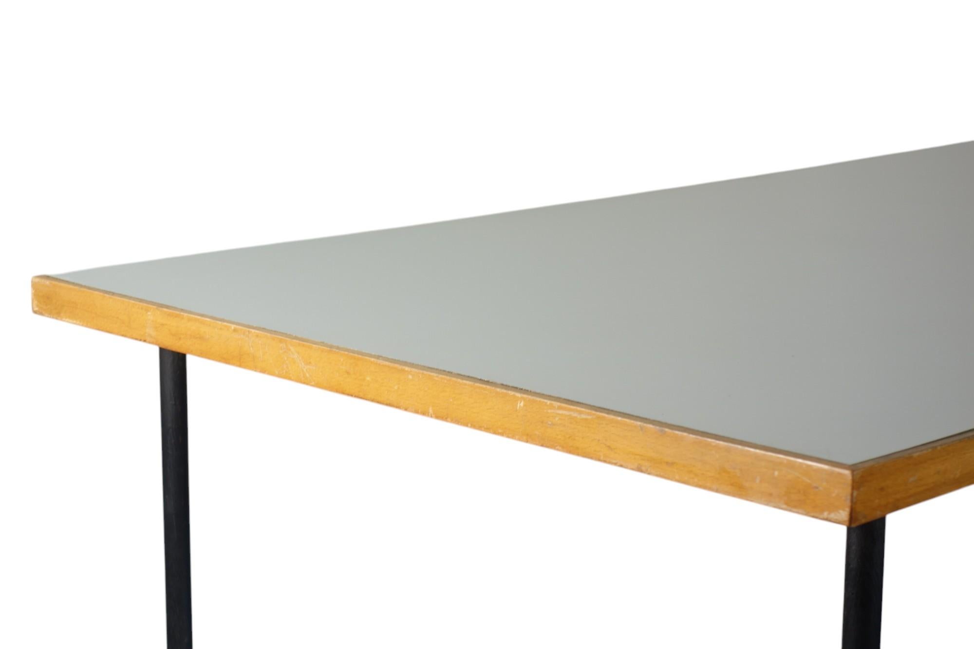 1950 Italienisches Mid Century Modernist Design Giulio Zappa Att. Blauer Formica-Tisch im Angebot 6