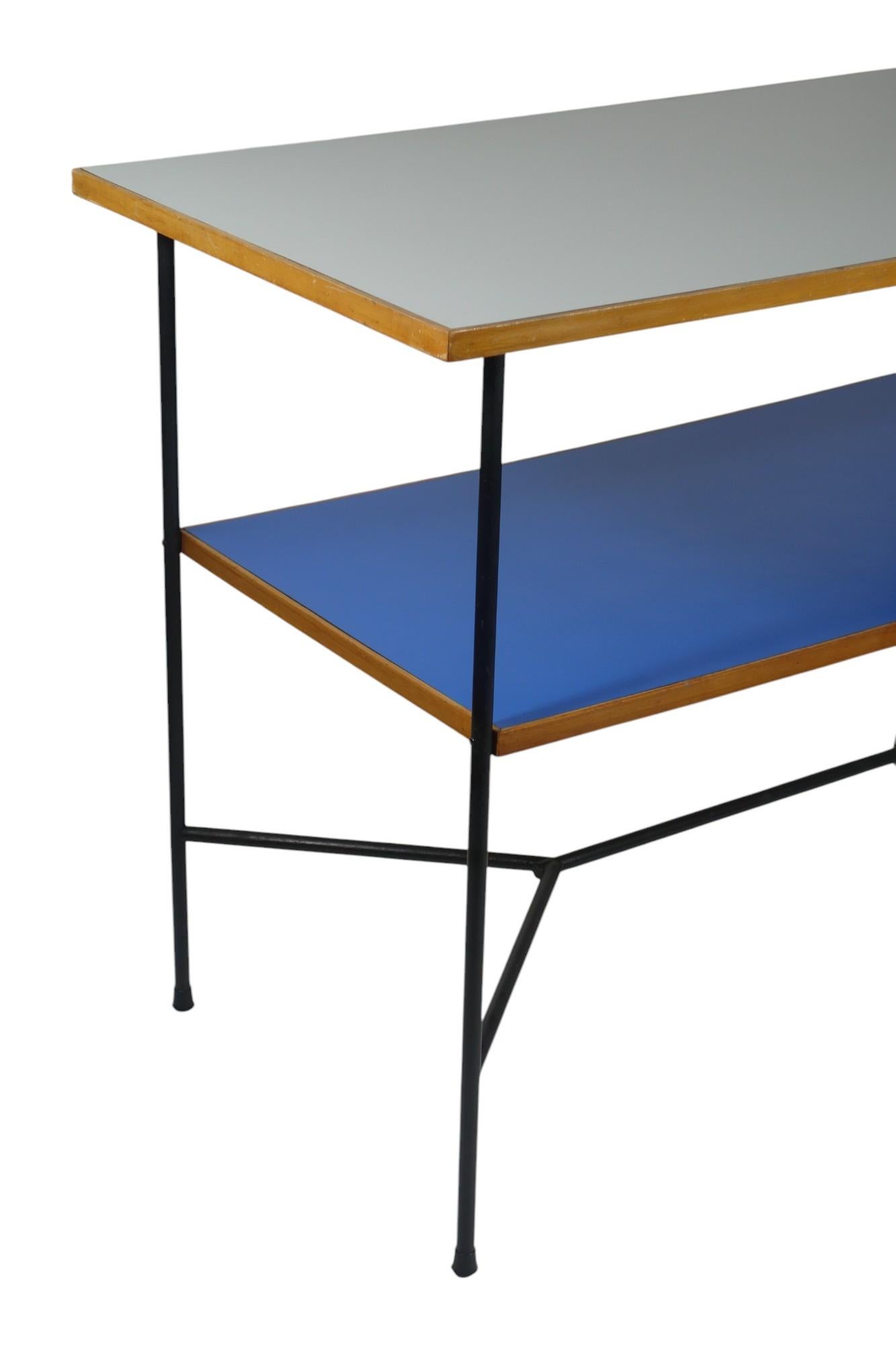 1950 Italienisches Mid Century Modernist Design Giulio Zappa Att. Blauer Formica-Tisch (Mitte des 20. Jahrhunderts) im Angebot