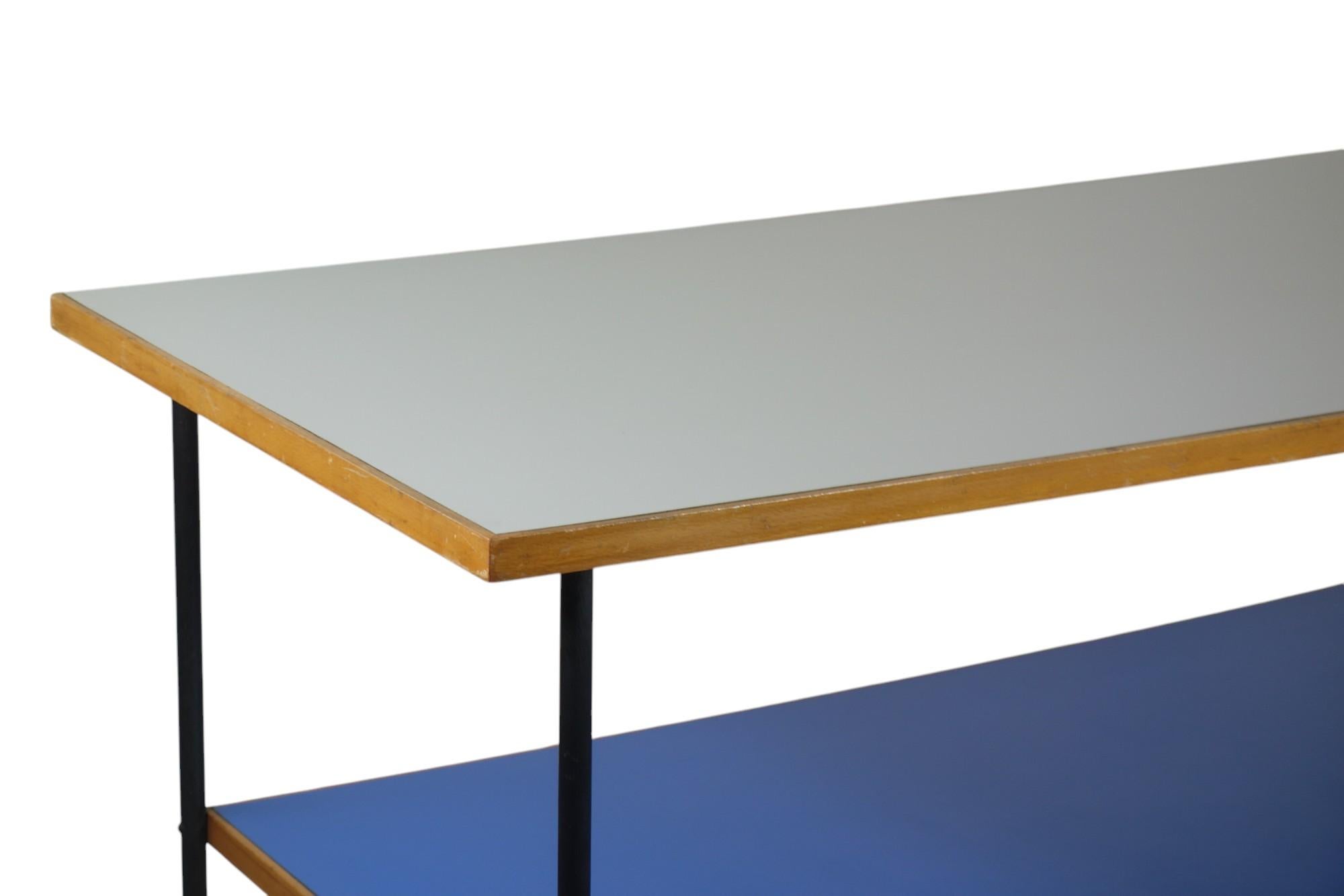 1950 Italienisches Mid Century Modernist Design Giulio Zappa Att. Blauer Formica-Tisch im Angebot 3
