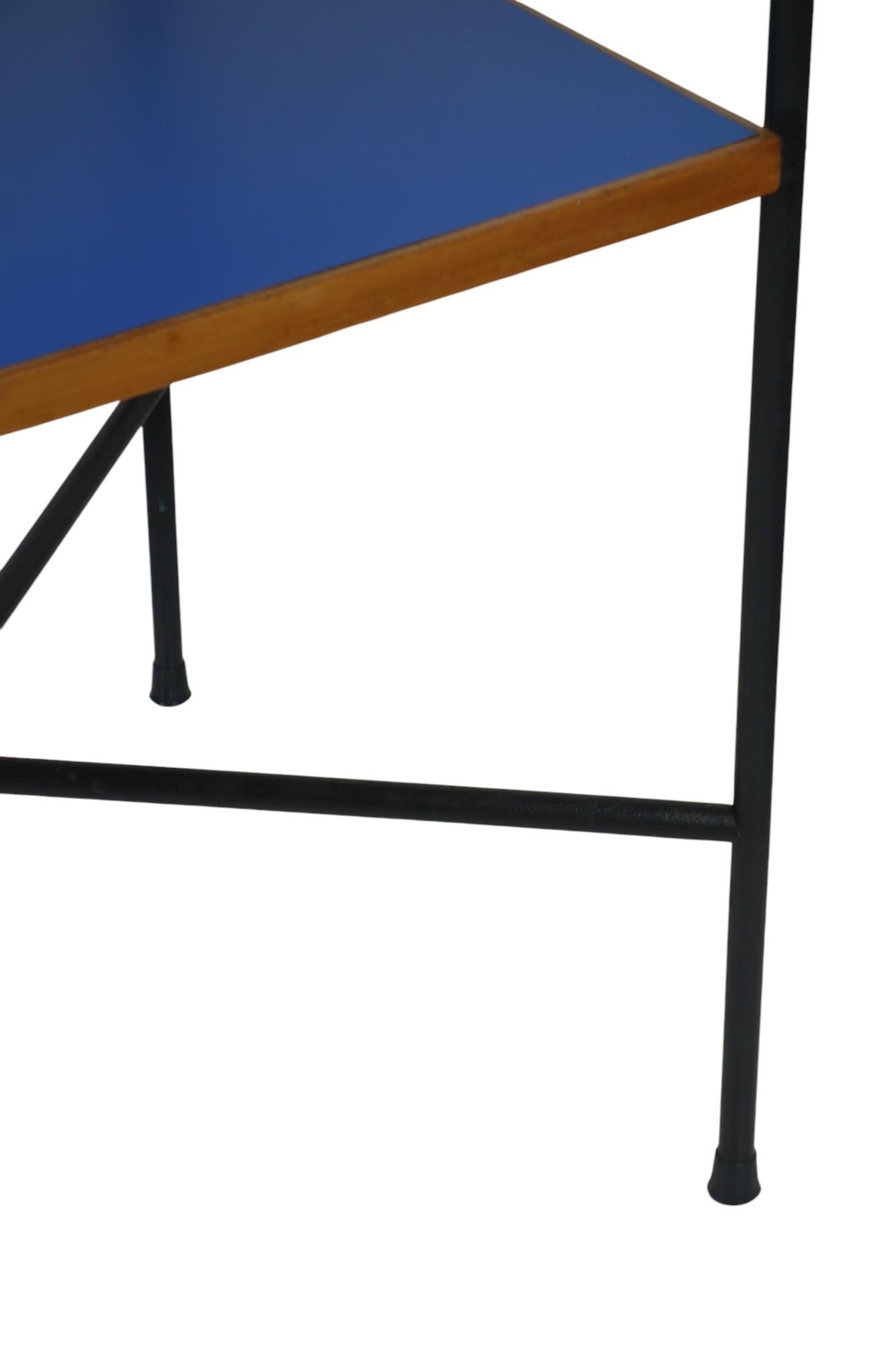 1950 Italienisches Mid Century Modernist Design Giulio Zappa Att. Blauer Formica-Tisch im Angebot 4