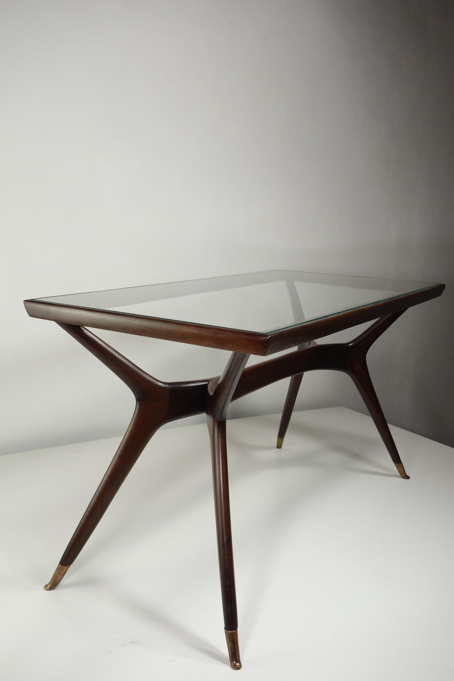 1950 Italienischer Mid Century Modernist Design Ico Parisi Stil Wood Couchtisch (Moderne der Mitte des Jahrhunderts) im Angebot