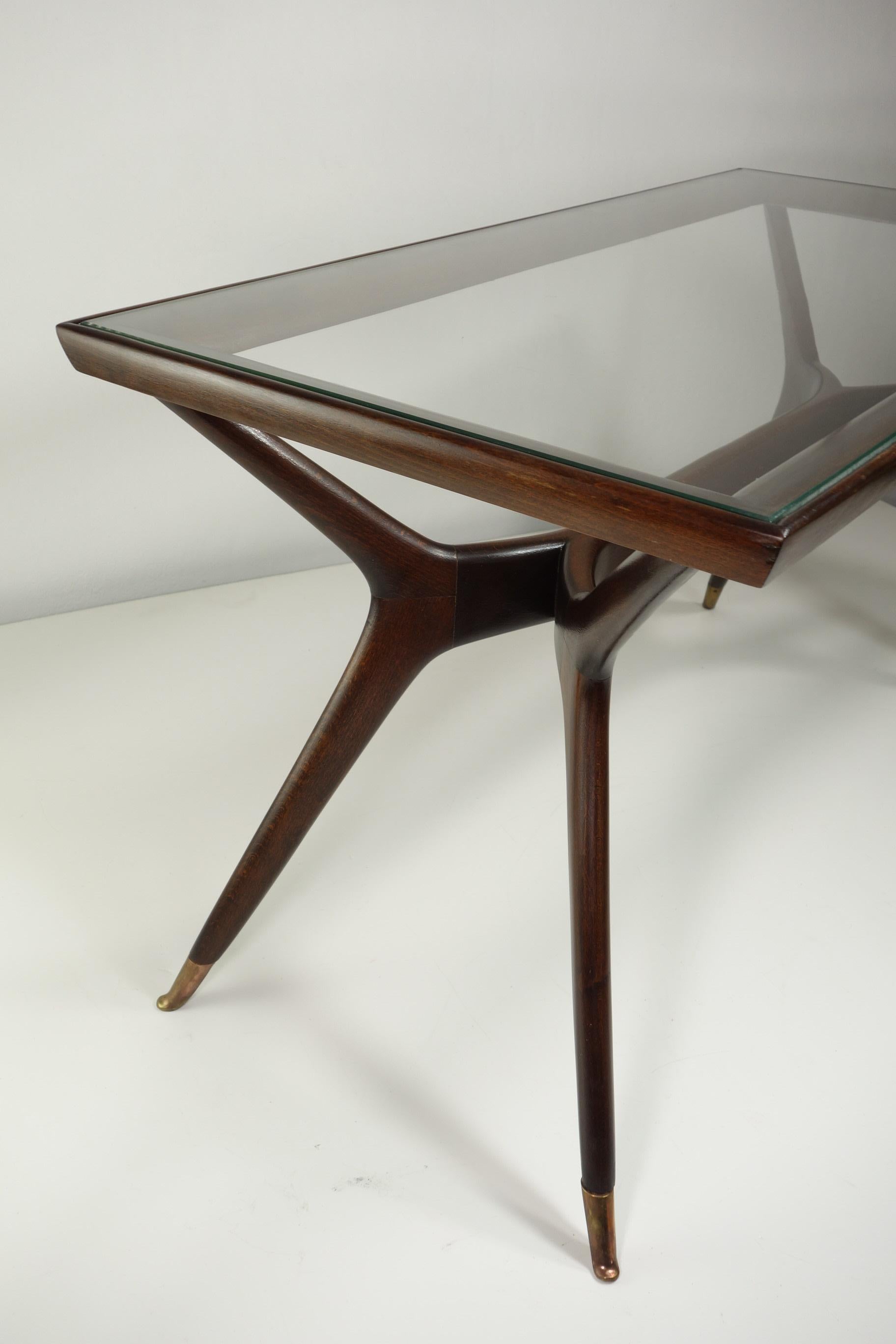 1950 Italienischer Mid Century Modernist Design Ico Parisi Stil Wood Couchtisch im Angebot 2