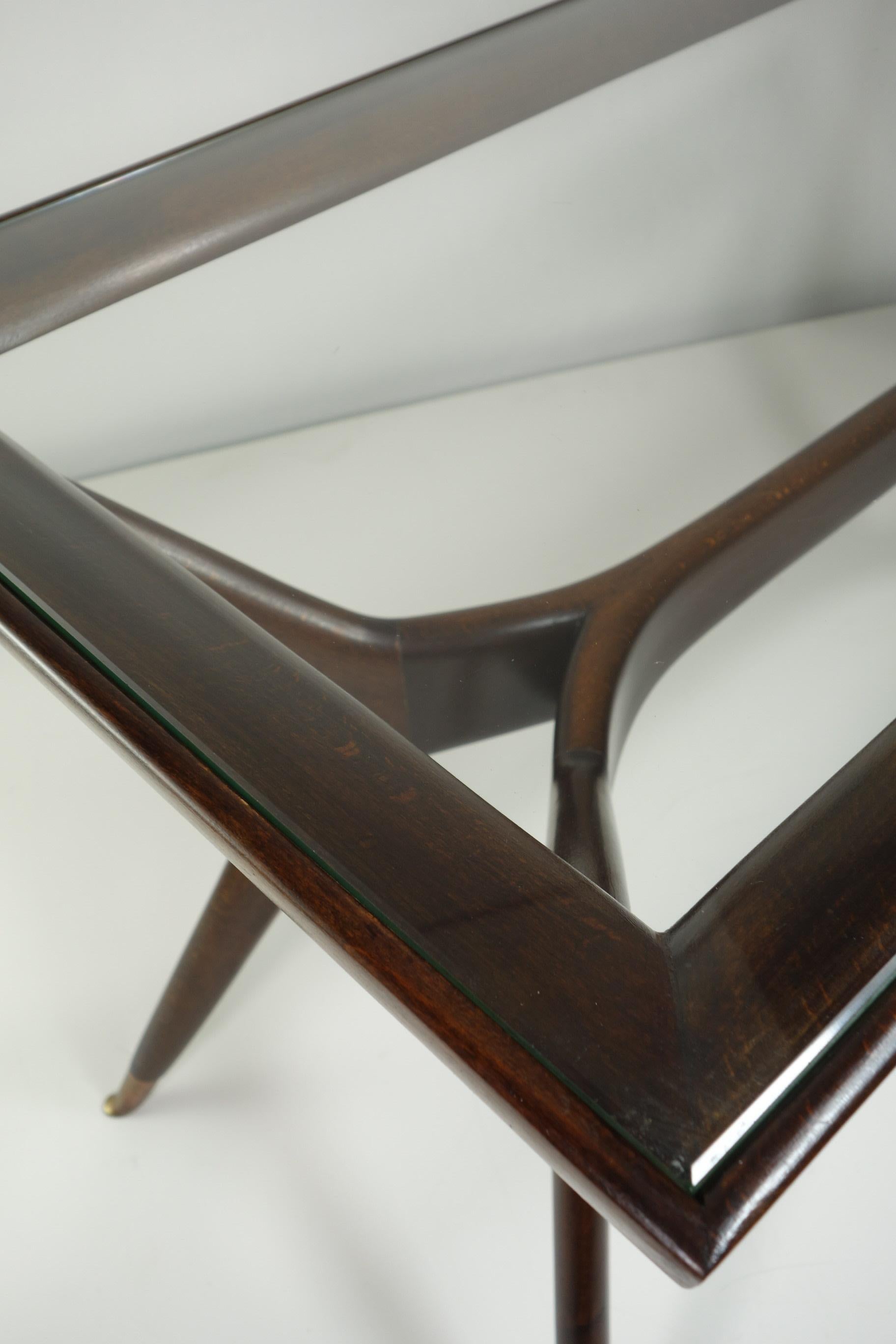 1950 Italienischer Mid Century Modernist Design Ico Parisi Stil Wood Couchtisch im Angebot 3