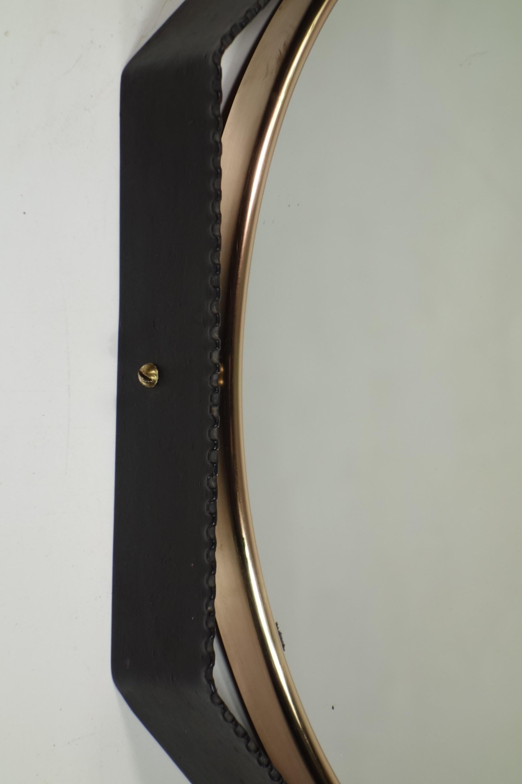 1950 Italian Midcentury Design Black Iron Brass Wall Mirror en Bueno estado para la venta en Brescia, IT