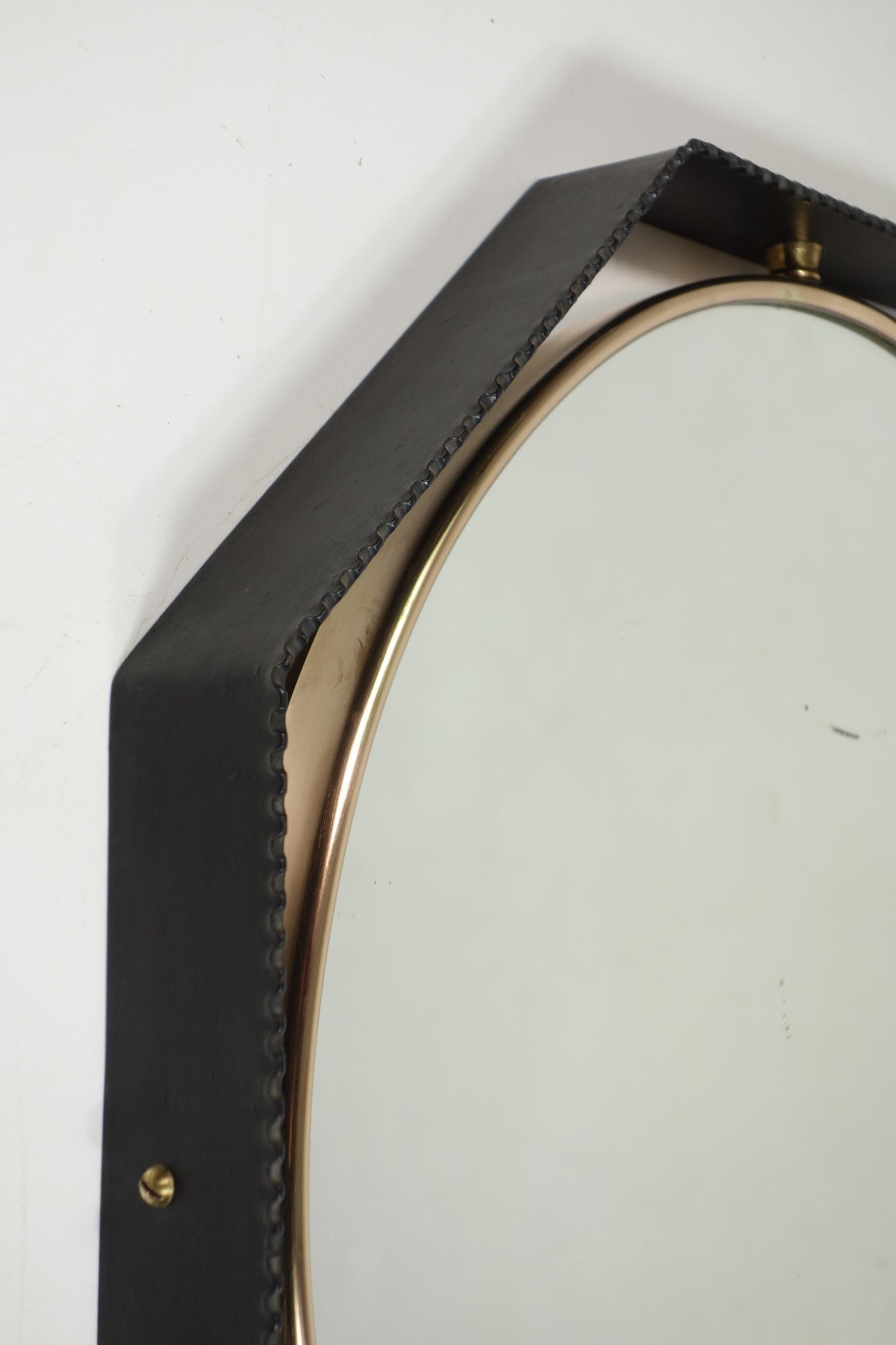 1950 Italian Midcentury Design Black Iron Brass Wall Mirror en venta 1