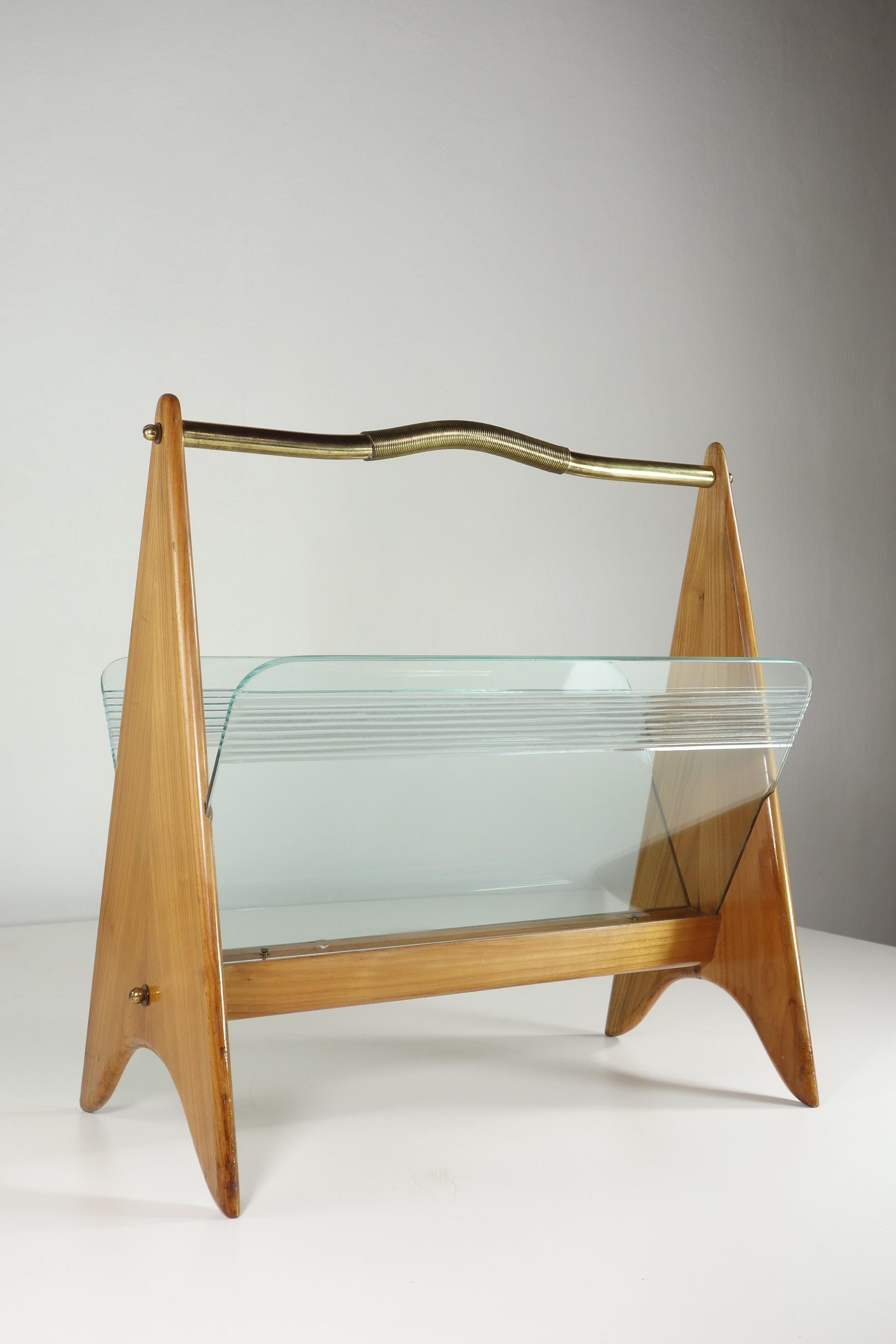 1950 Italian Midcentury Modern Design Wood Glass Magazine Rack For Sale 2