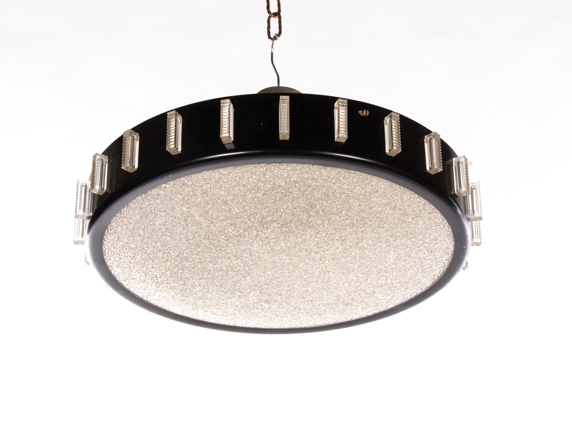Elegant drum-shaped pendant made of black lacquered metal with plastic inserts. The lower shade is made of granulated plastic, that gives the lamp a very interesting texture. Made in the style of Stilnovo in Italy in the 1950s. 

Design: Stilnovo