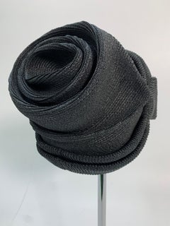 1950 John Frederics Chapeau Avant Guarde Sculpté en Paille Noire