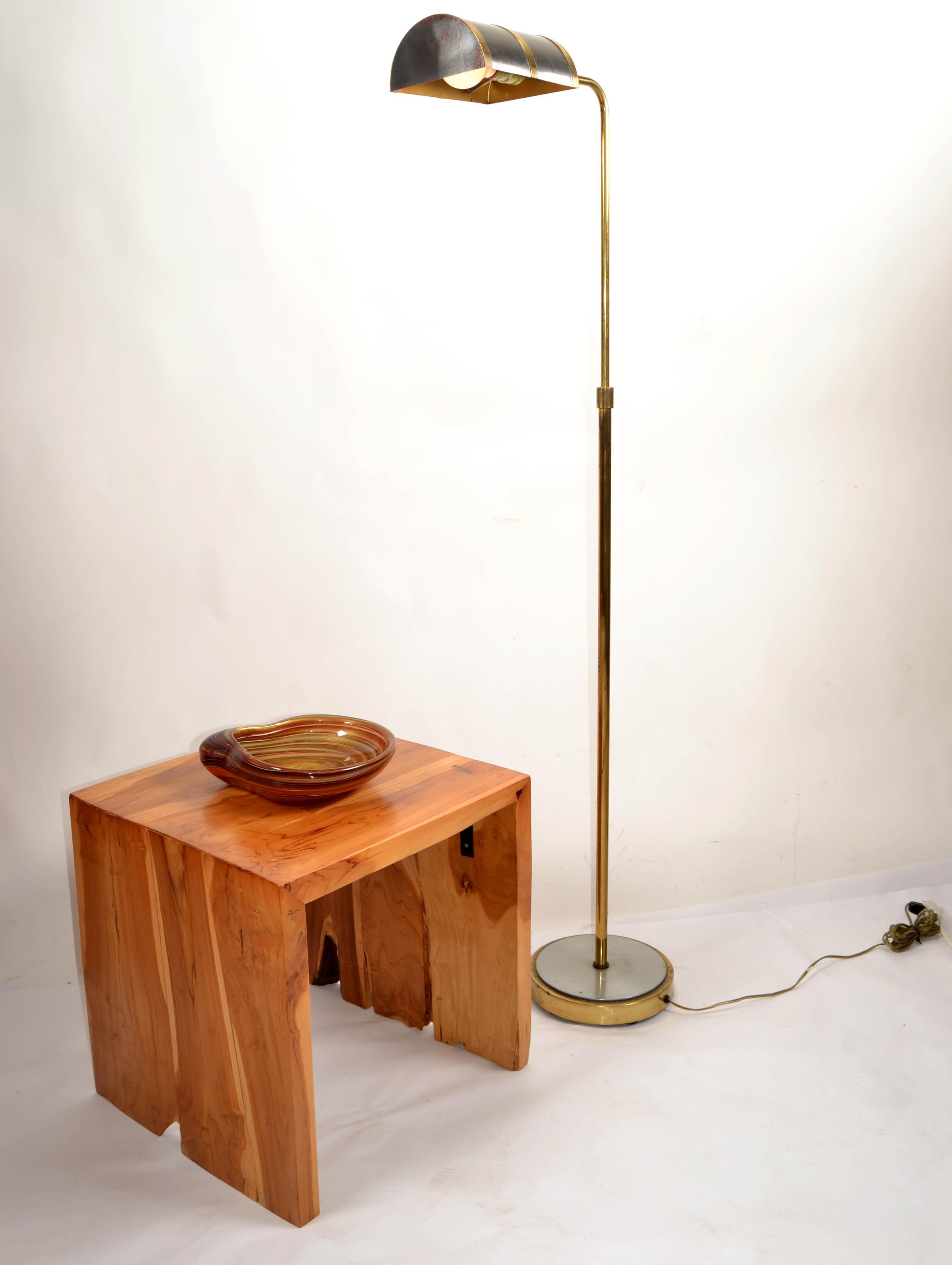 Lámpara de pie ajustable de acero y latón, estilo Koch & Lowy, 1950 en venta 2