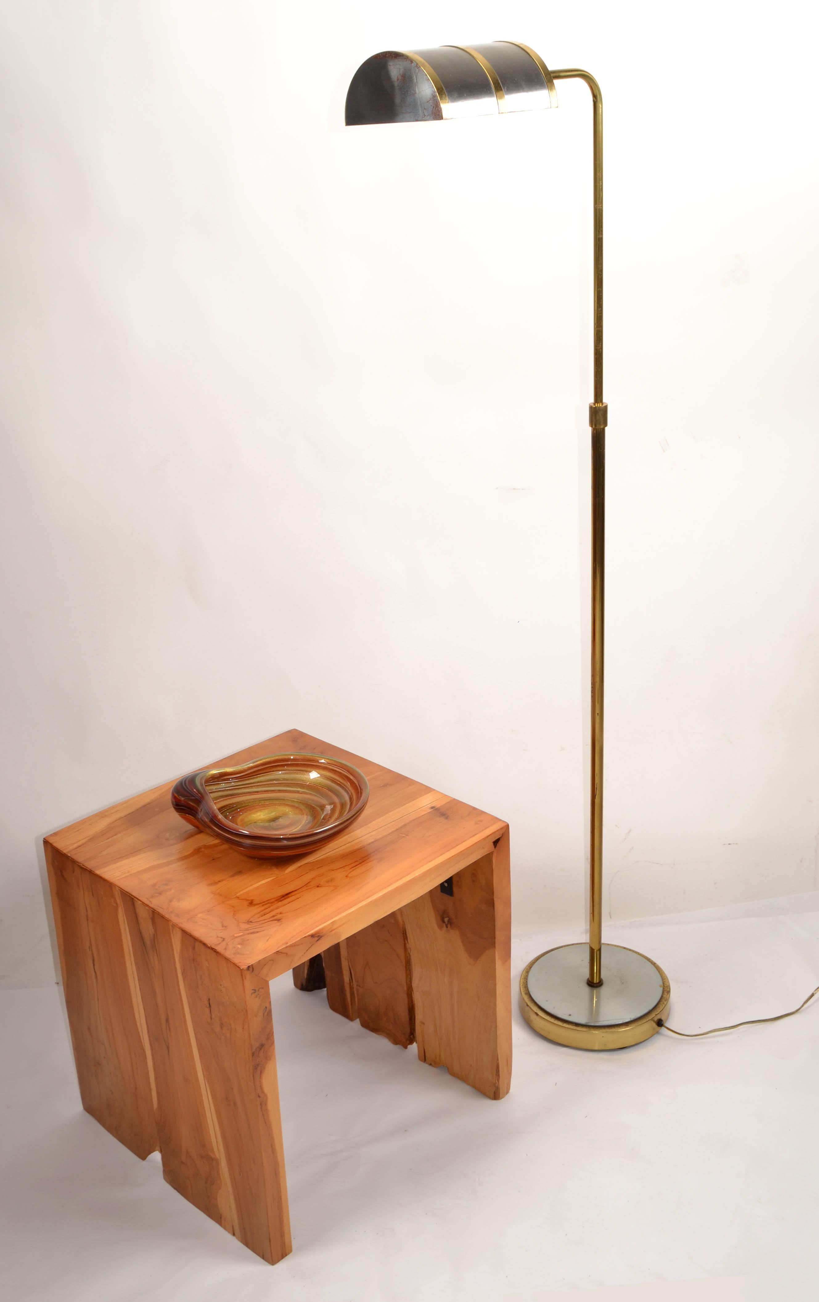 Lámpara de pie ajustable de acero y latón, estilo Koch & Lowy, 1950 en venta 3