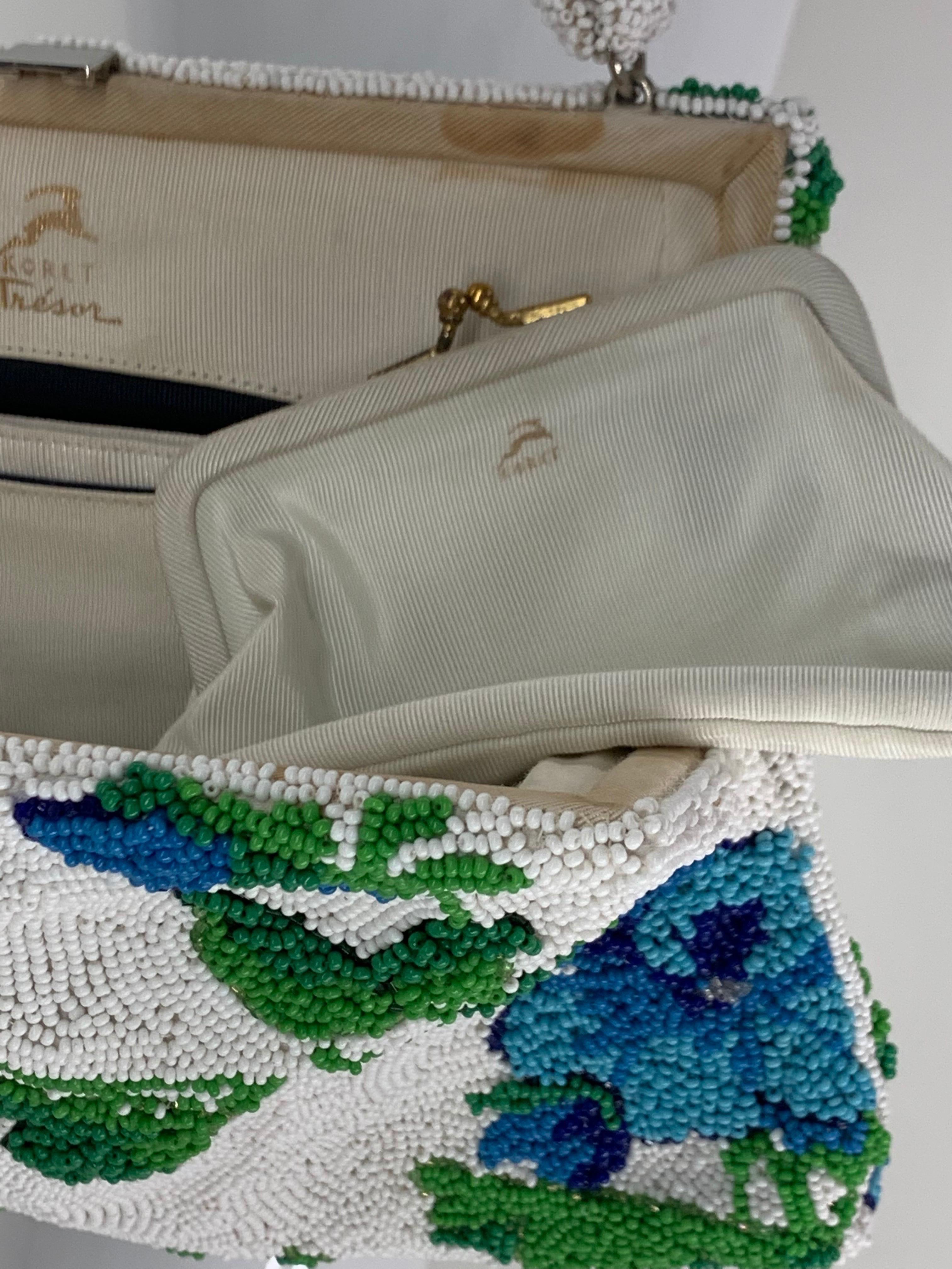 Koret Tresor - Superbe sac à main à perles à fleurs en vert et bleu sur fond blanc, 1950 en vente 6