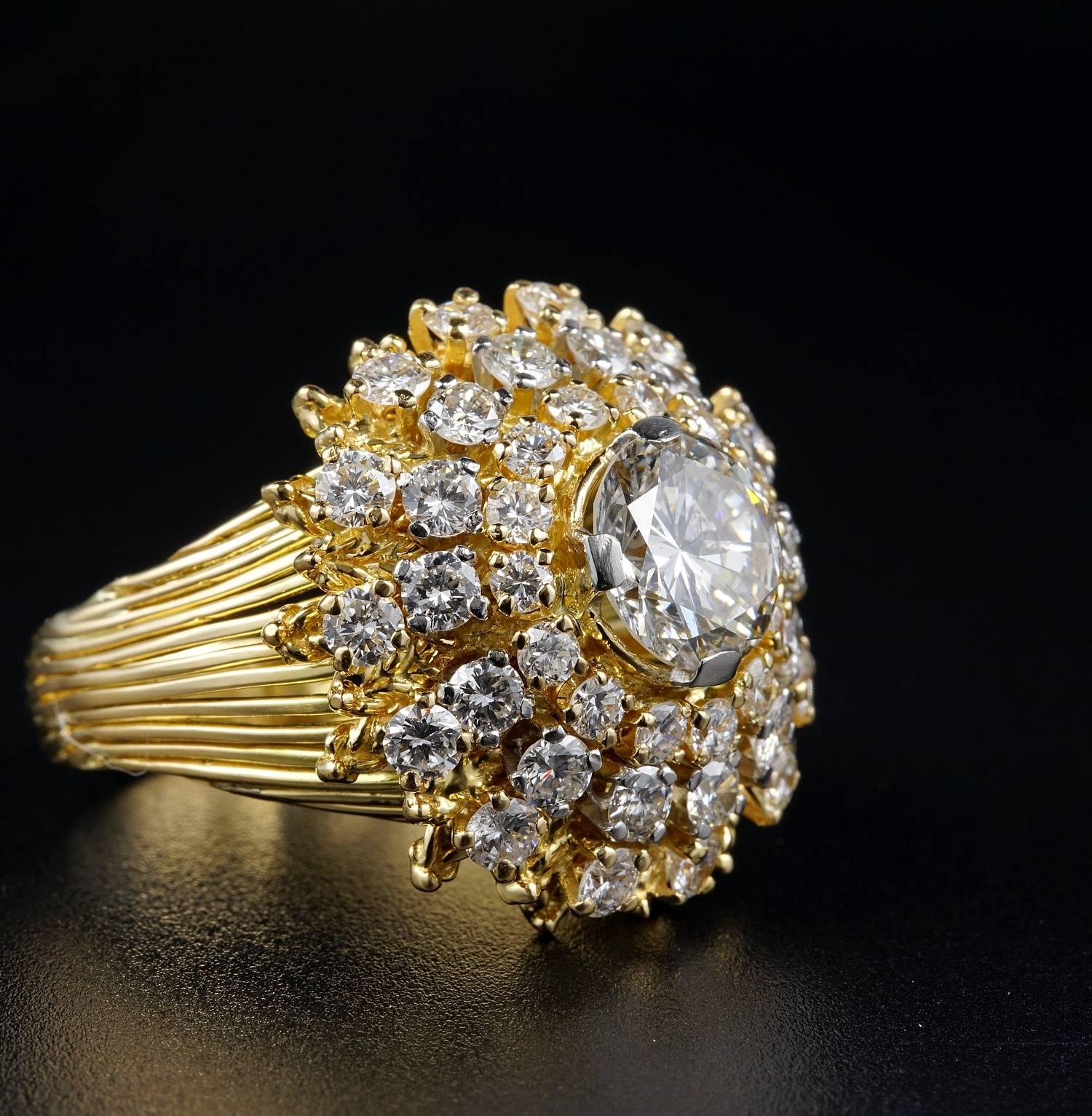 1950 Large 5.40 Carat Diamond Rare Vintage Cluster Ring In Good Condition In Napoli, IT