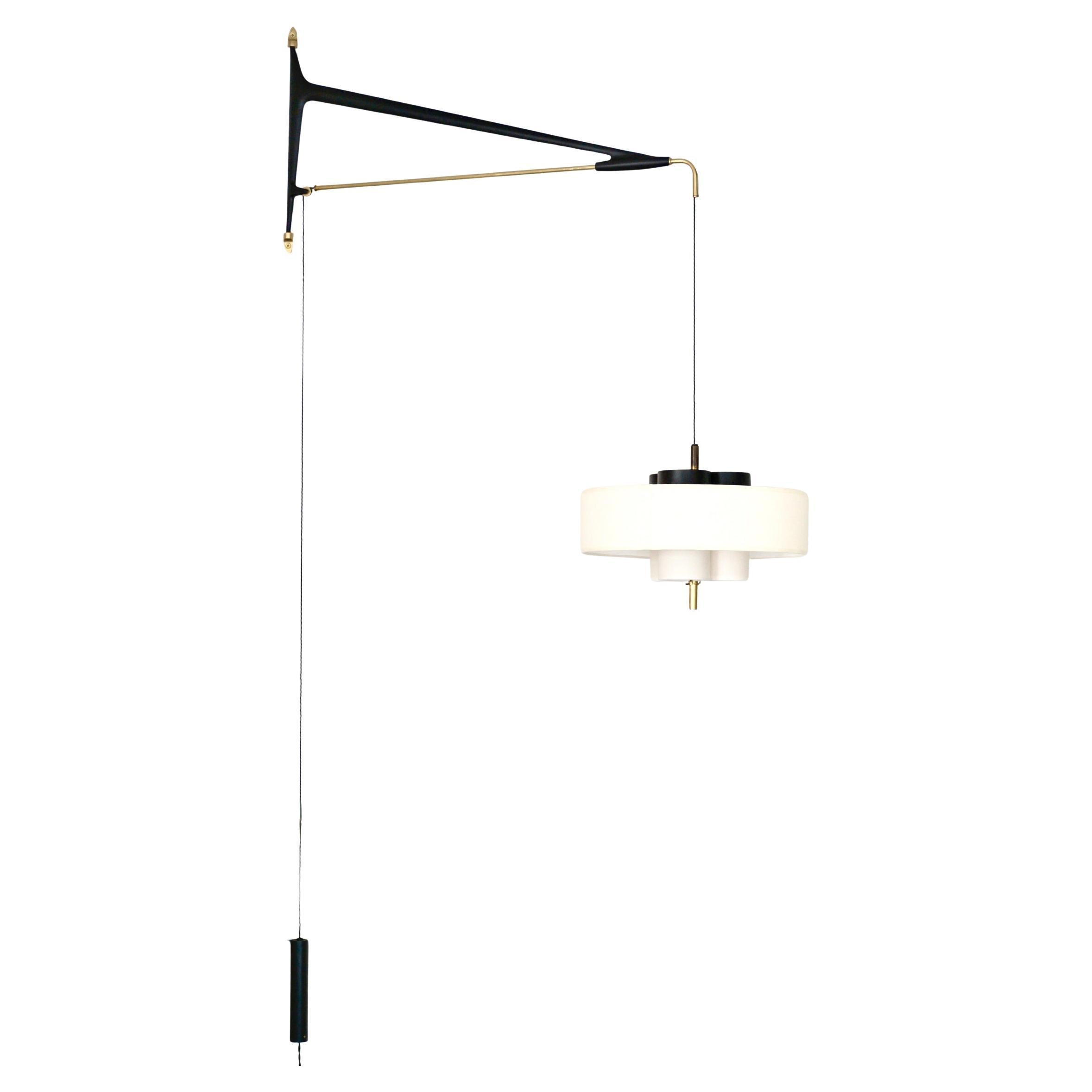 Rare Arlus wall lamp model.

Composed of a long black lacquered metal wall bracket with an elegant design, on which rests a long descending arm supporting a long horizontal golden brass rod, extending from the wall bracket and serving as a lighting