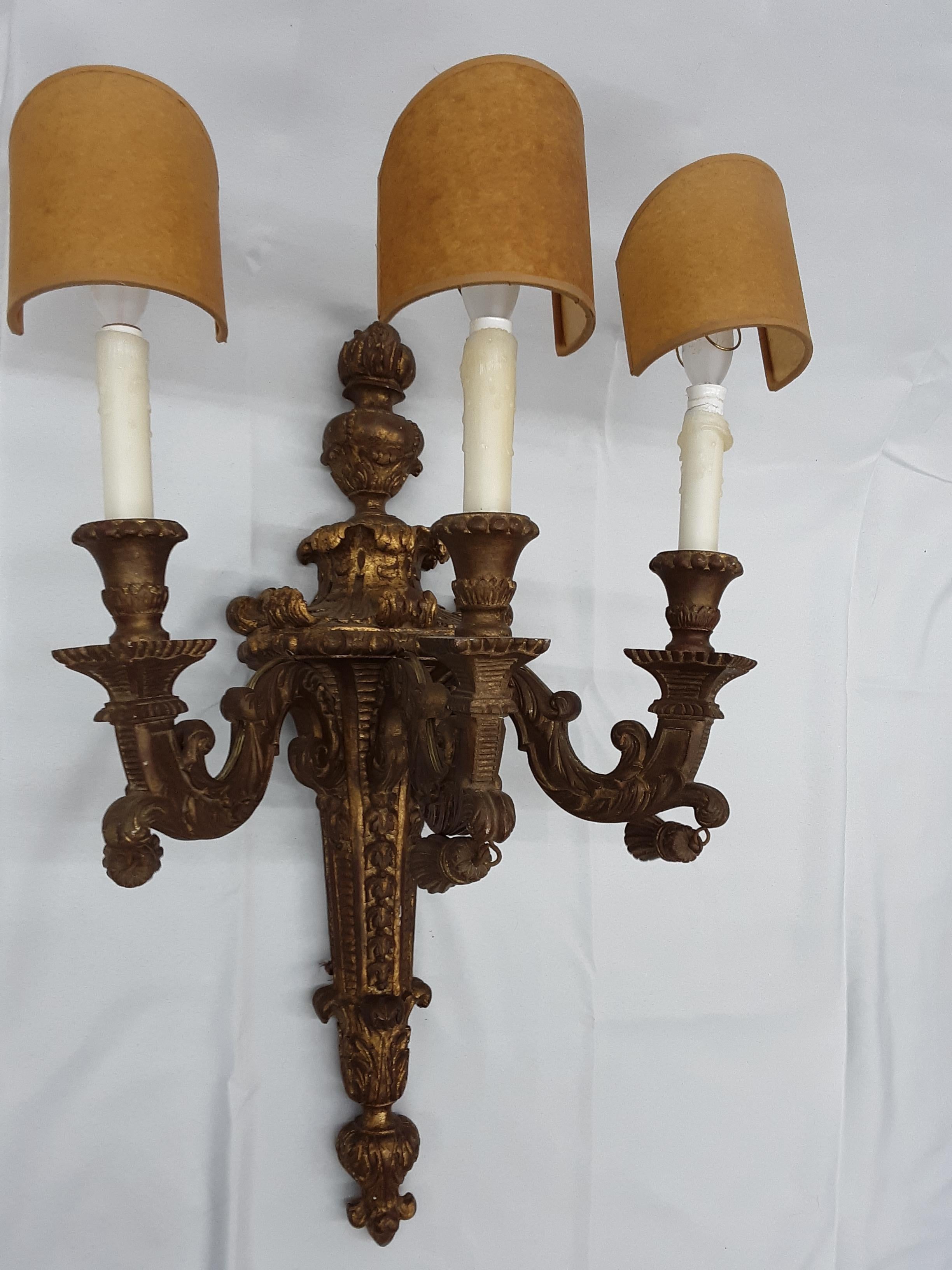 20th Century 1950 Louis XVI French Electric Hard Plastic Wall Sconce with Elegant Covers For Sale