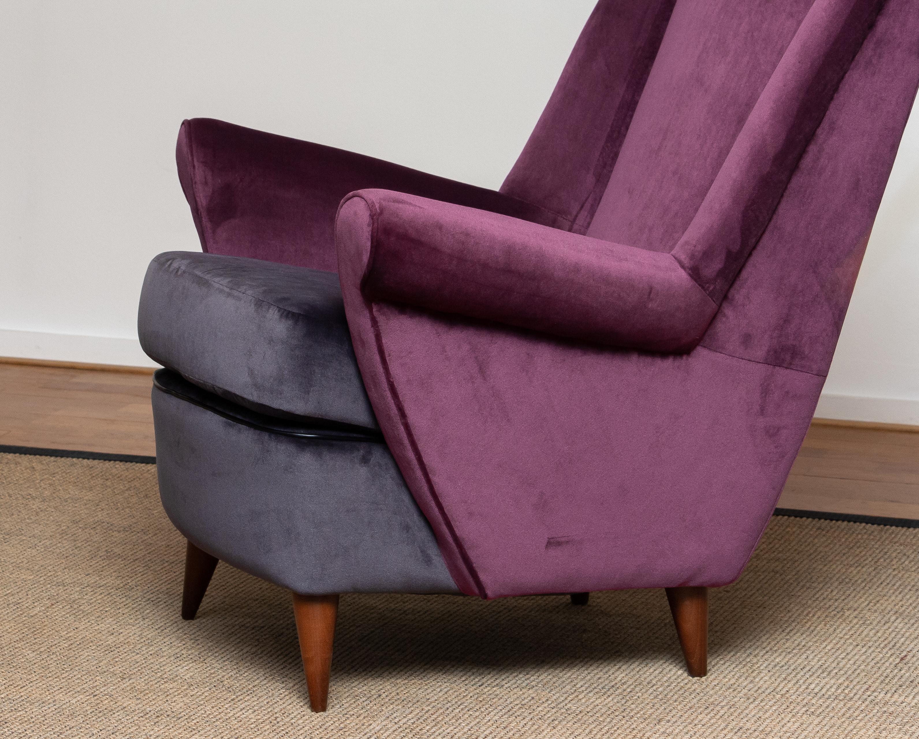 Absolutely beautiful 1950s lounge or easy chair . The fabulous color combination and choice of fabric, magenta and dark gray, makes this chair a real eye catcher. This chairs are completely restored and therefor in excellent condition. Also the