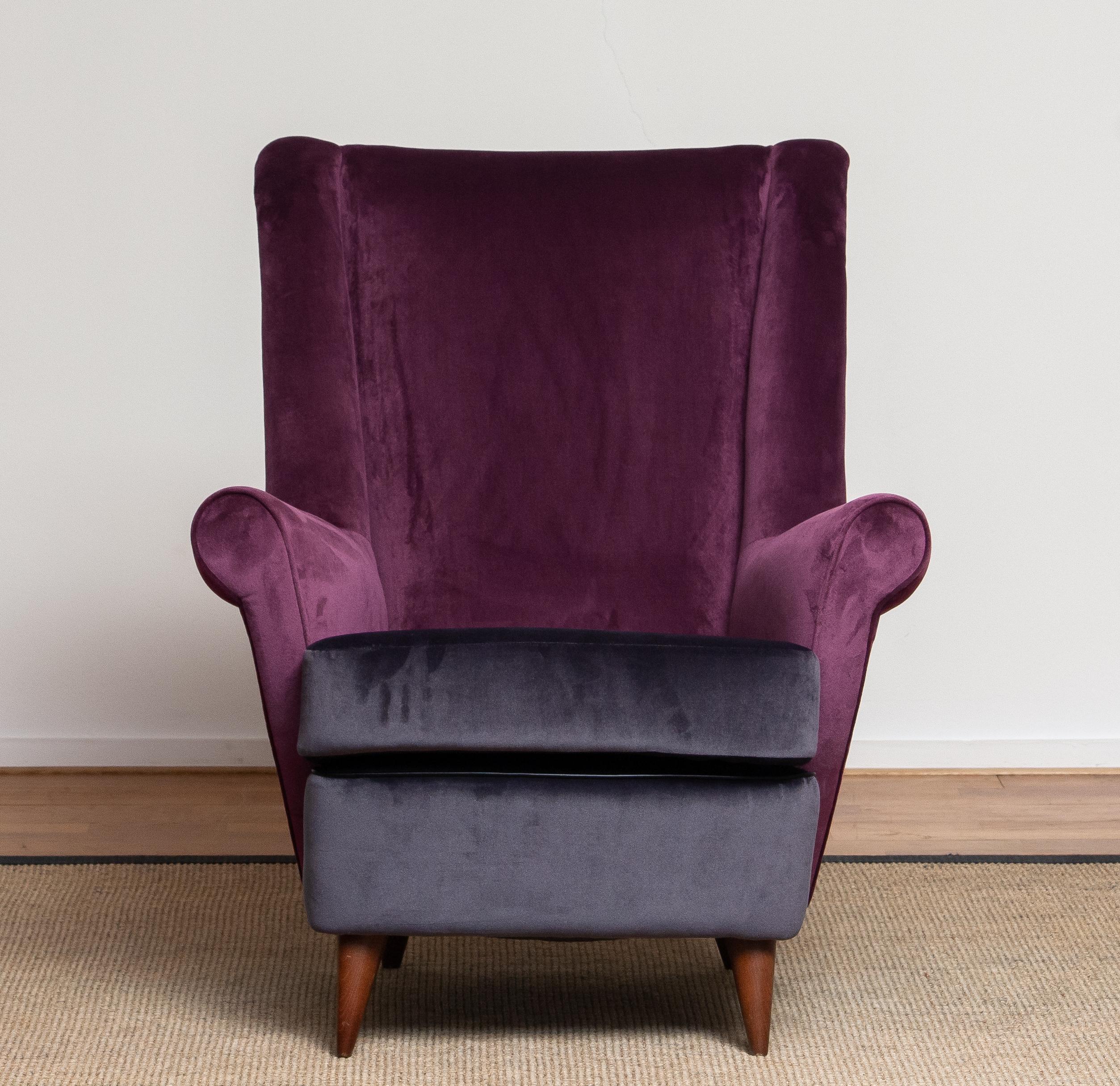 Mid-20th Century 1950 Lounge / Easy Chair in Magenta by Designed Gio Ponti for ISA Bergamo, Italy