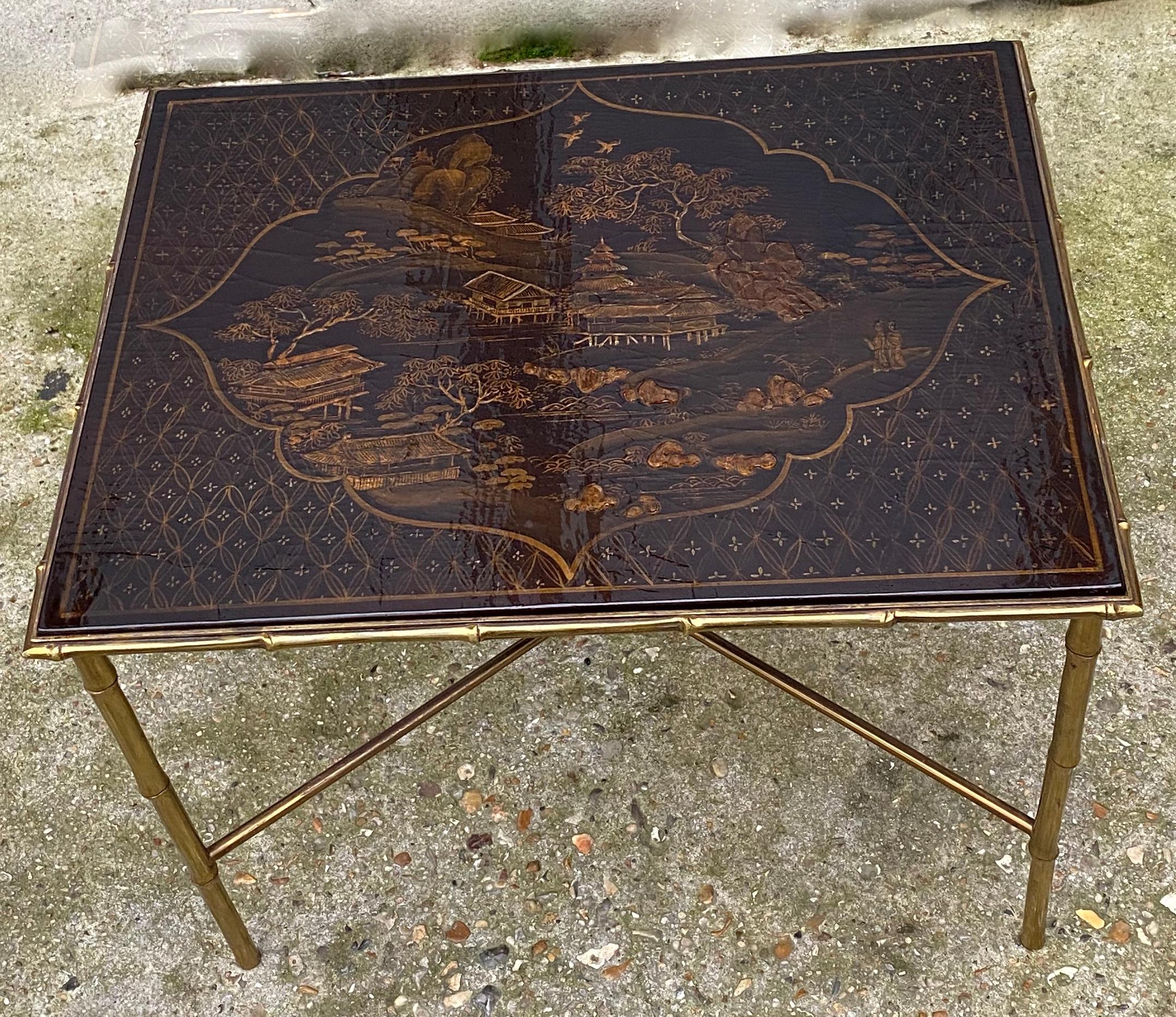 Français Table en bambou décorée de la Maison Bagus ou Jansen en bronze doré avec laque de Chine, 1950 en vente
