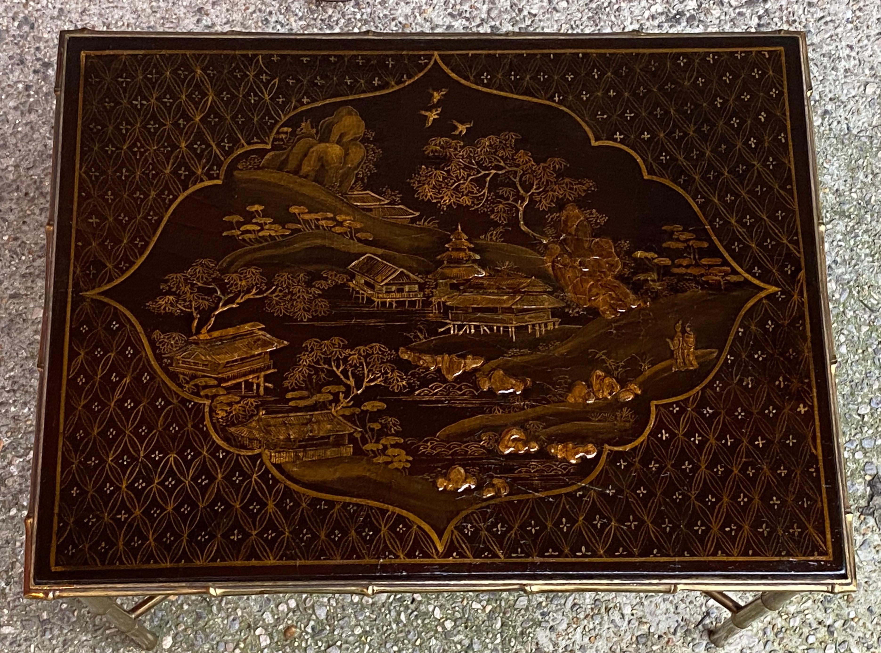 Table en bambou décorée de la Maison Bagus ou Jansen en bronze doré avec laque de Chine, 1950 Bon état - En vente à Paris, FR
