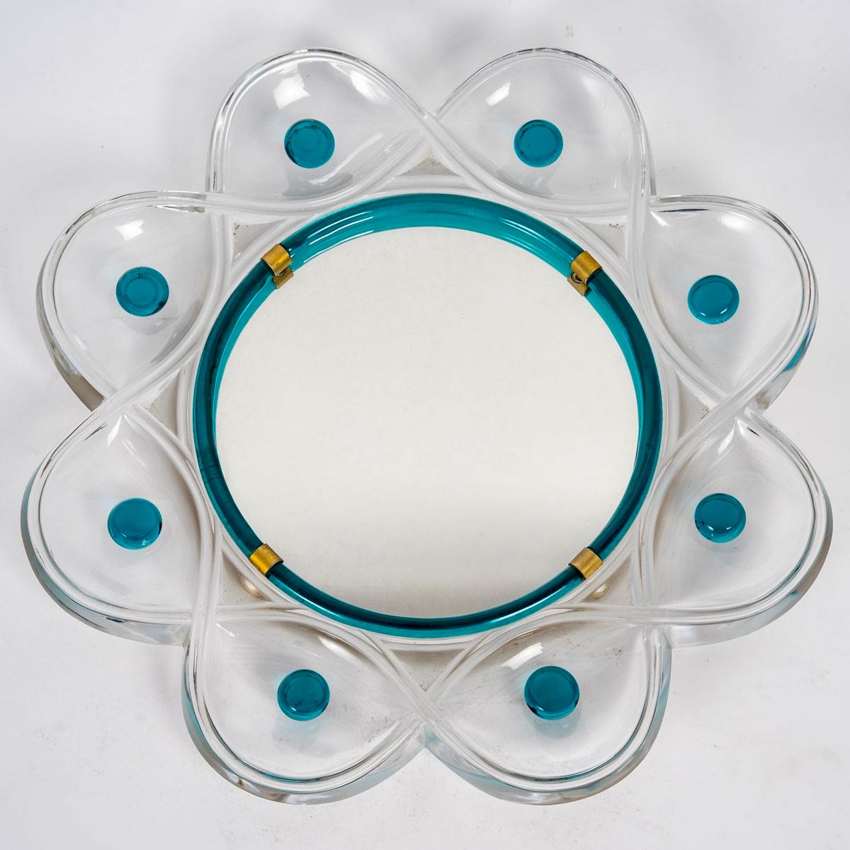 Mirror “Floride” (Florida) made in clear and turquoise crystal by Marc Lalique created in 1950.
Engraved signature. 

Perfect condition. Very beautiful model.

diameter: 27.5 cm