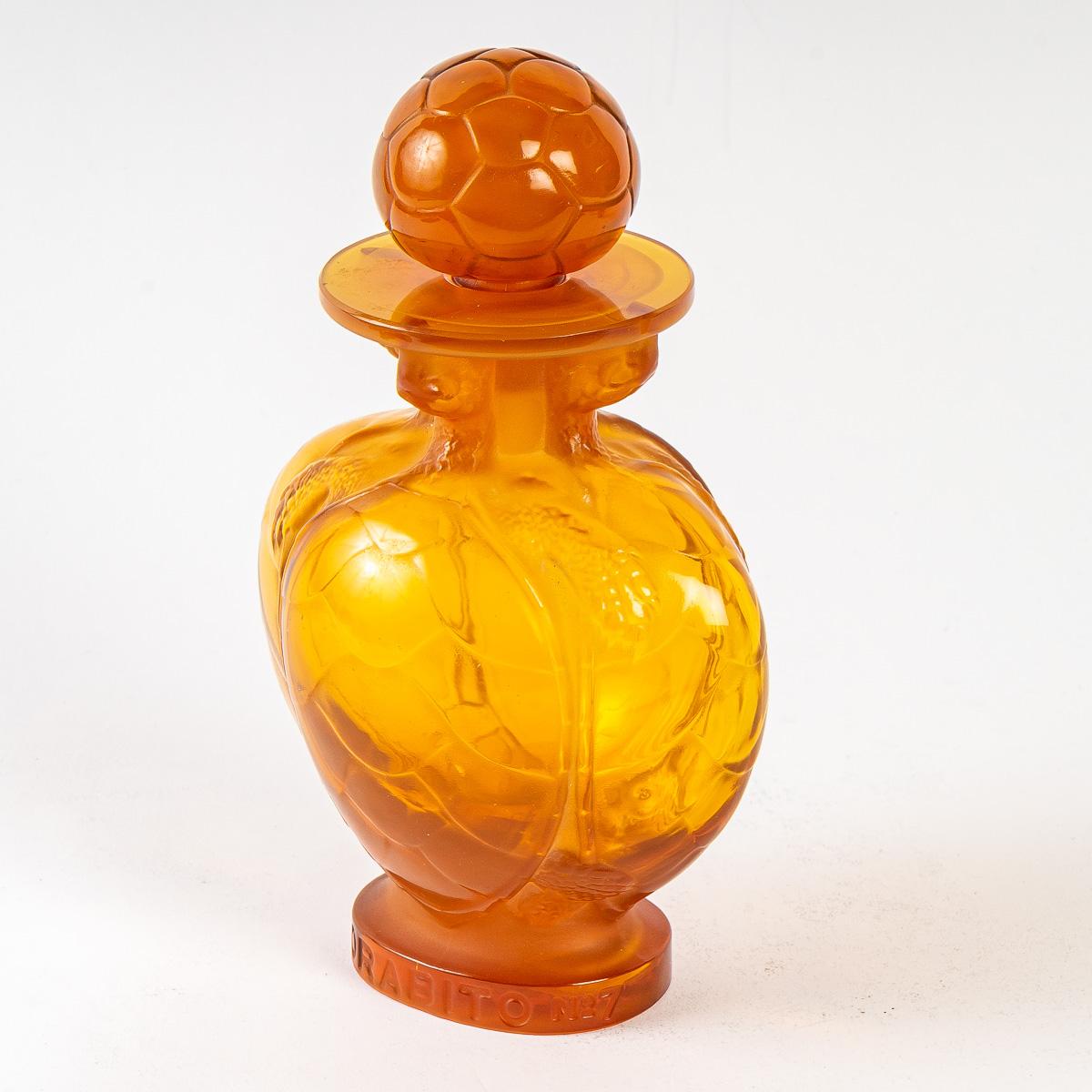 Art déco Flacon de parfum Morabito en verre orange « Morabito N7 Tortue Turtle » de Marc Lalique, 1950 en vente