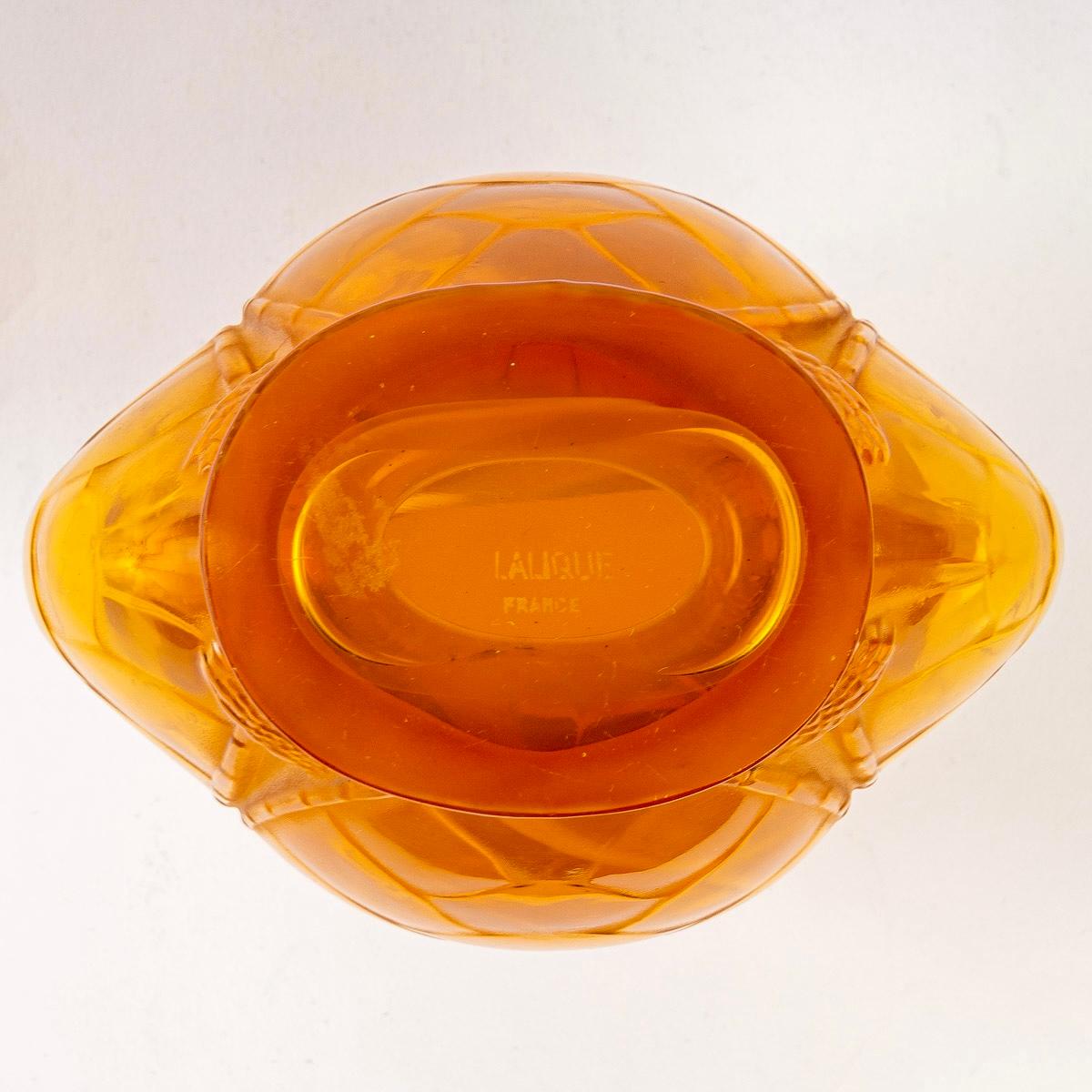 Vetro soffiato 1950 Marc Lalique N°7 Tortue Turtle Morabito Bottiglia di profumo in vetro arancione Biggest in vendita