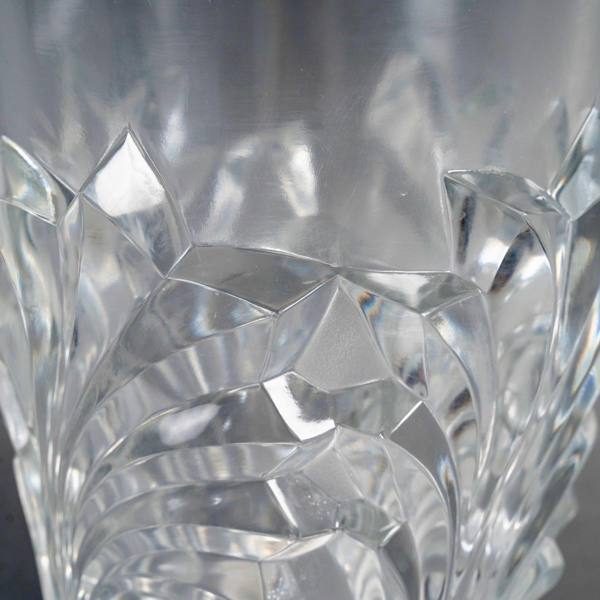 Francese 1950 Marc Lalique - Vaso Surcouf Foglie CrystaL in vendita