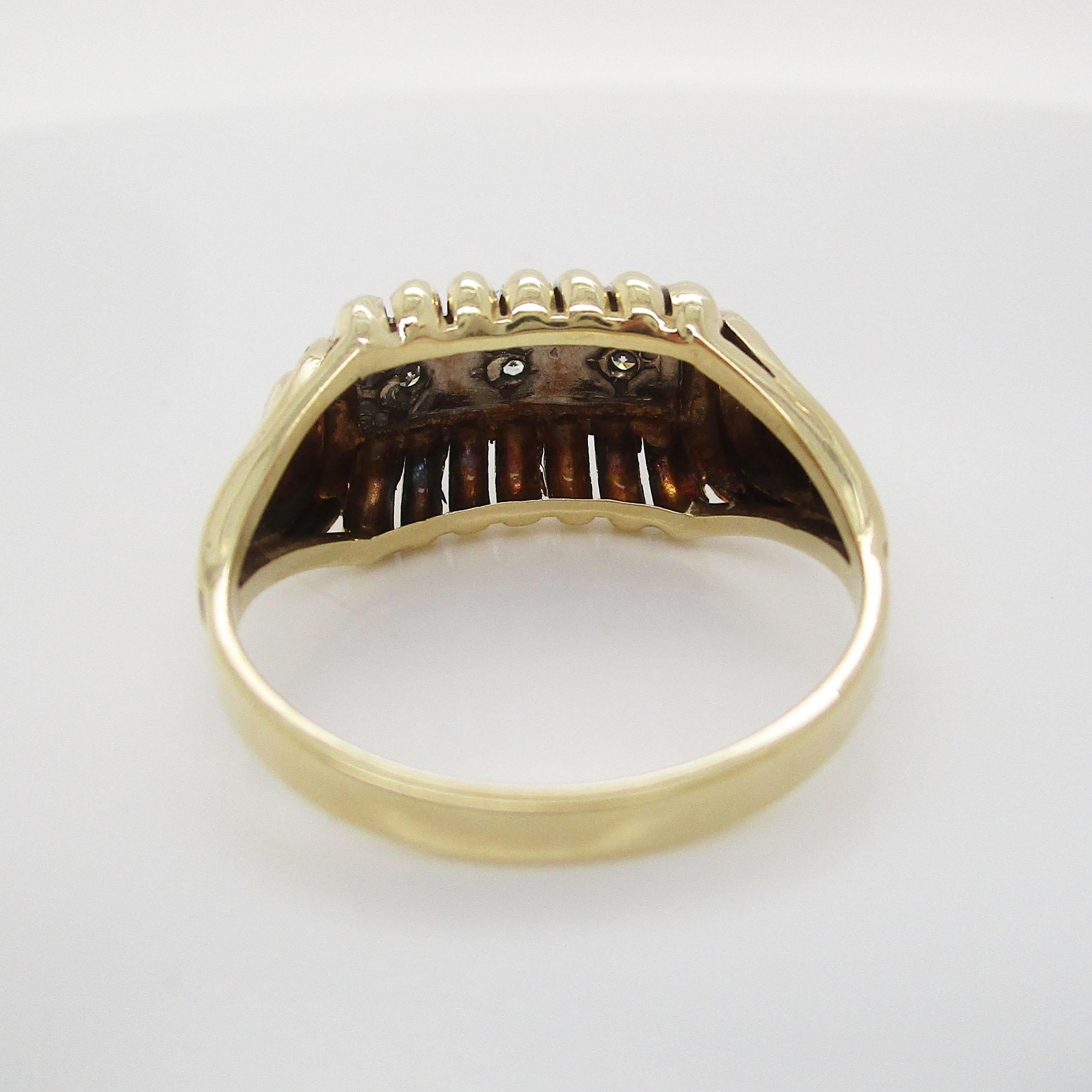 1950 Midcentury 14 Karat Yellow Gold Three-Stone Diamond Ring For Sale 1