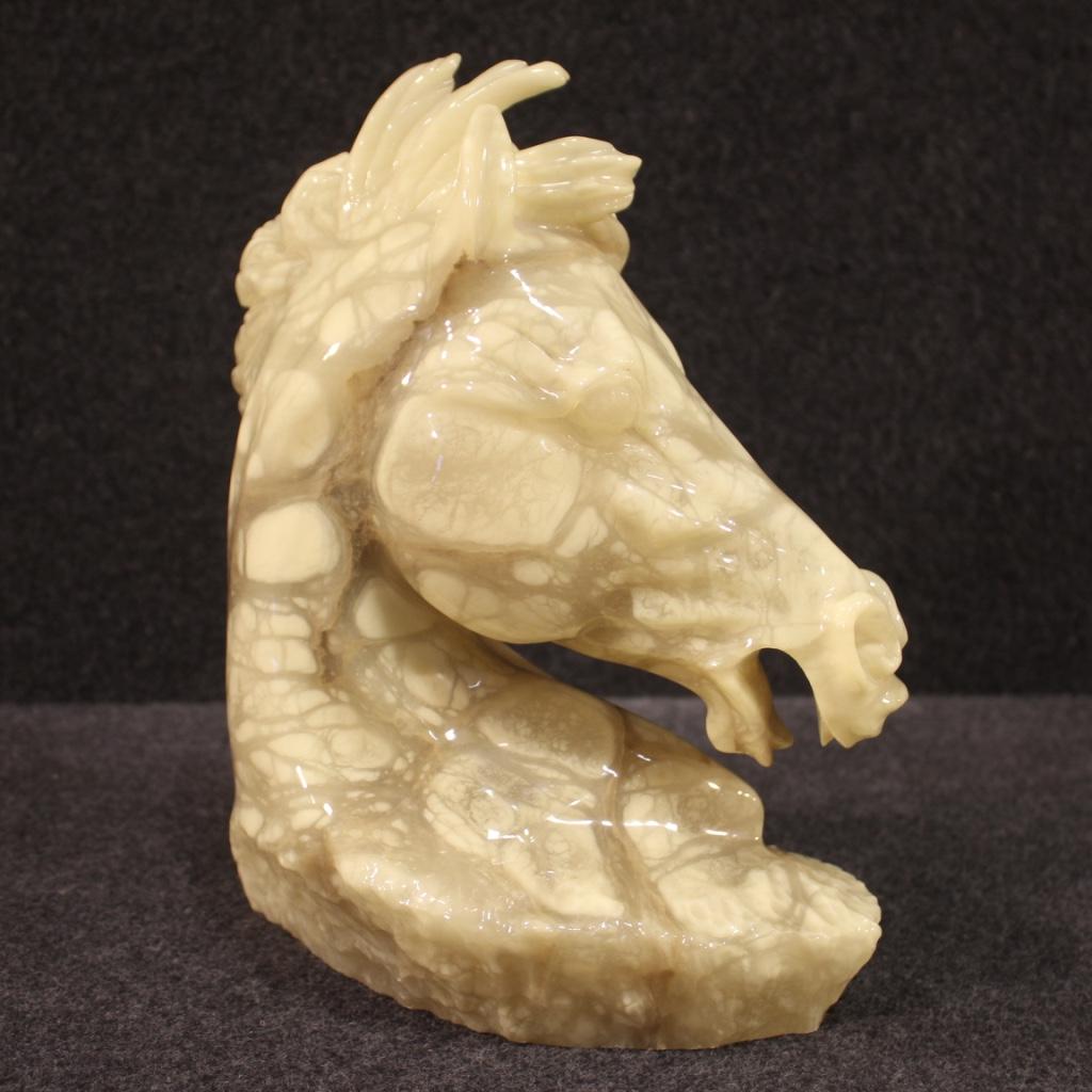 Italian sculpture of the mid-20th century. Object of beautiful size and pleasant decor in finely carved and chiseled onyx depicting a horse's head. Work for antique dealers, interior decorators and collectors of Italian sculptures, ideal to be