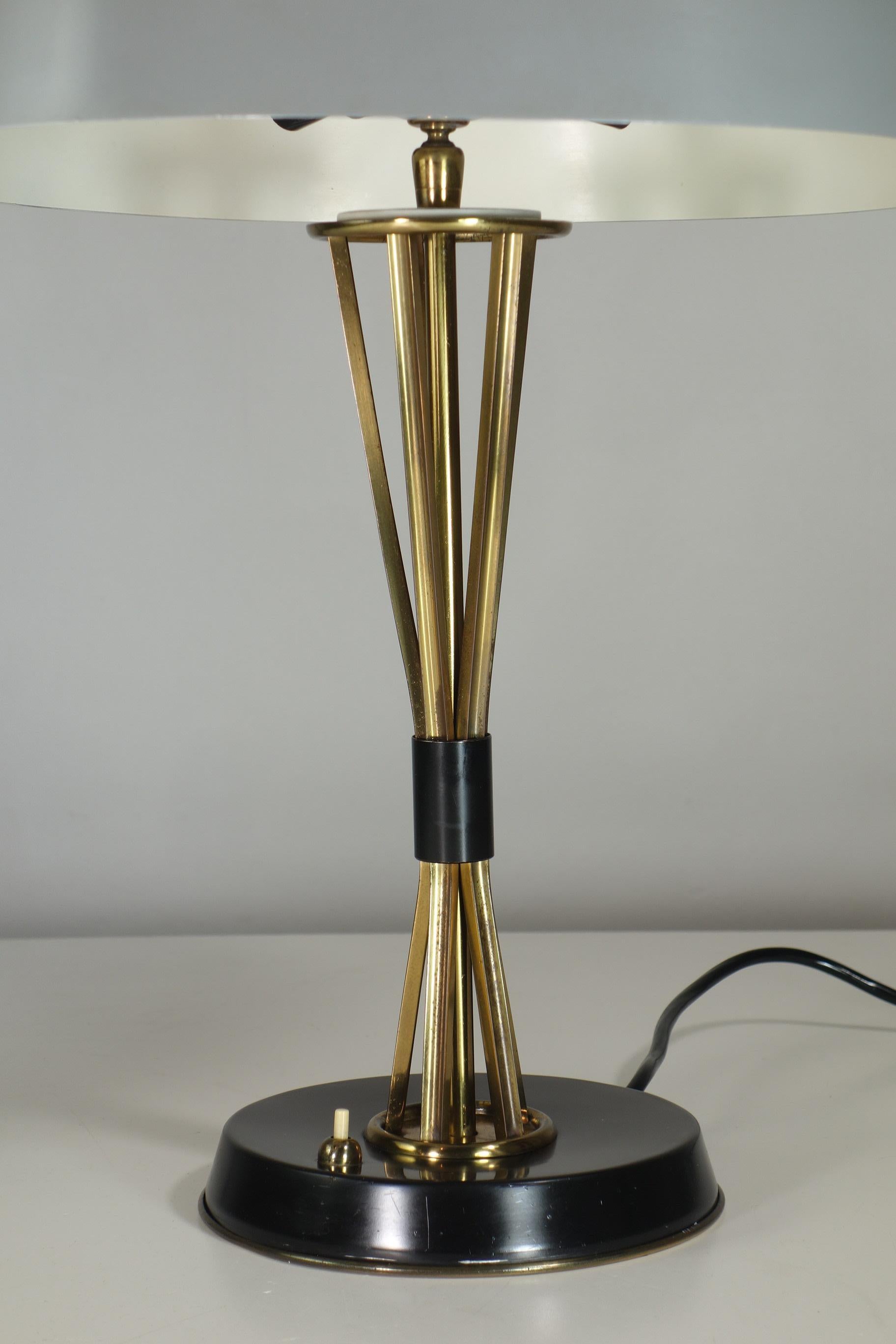 Metà XX secolo 1950 Oscar Torlasco Lumi Italian Design Midcentury Brass Grey Black Table Lamp in vendita
