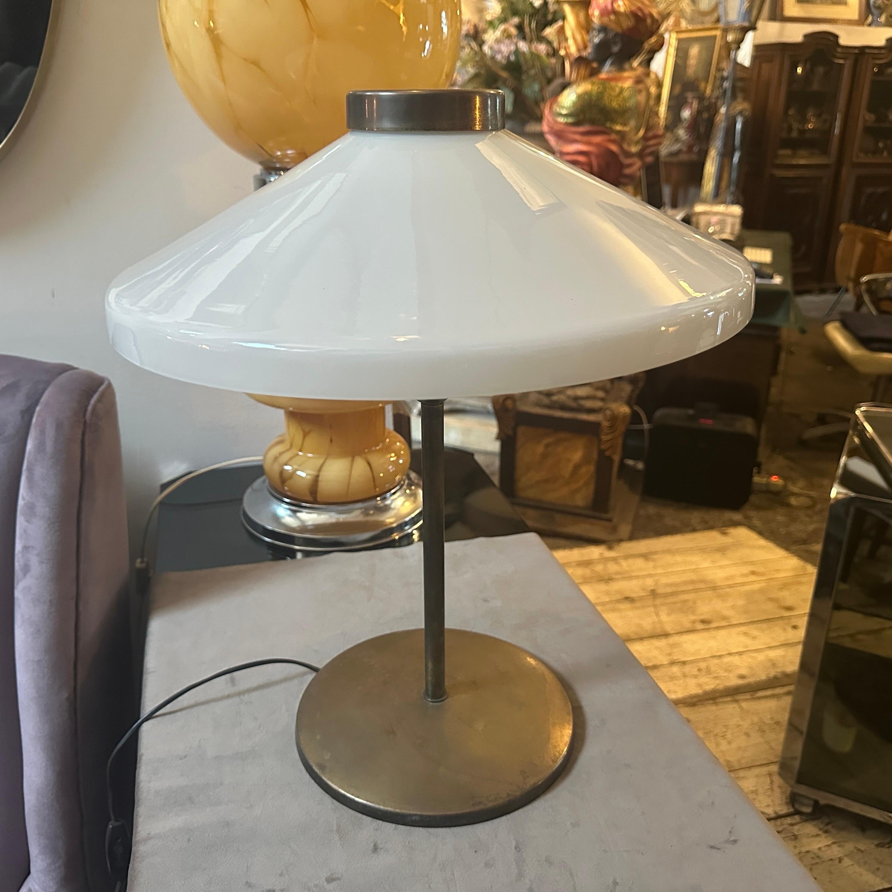 1950 Oscar Torlasco Style Mid-Century Modern Brass and Glass Italian Table Lamp For Sale 8