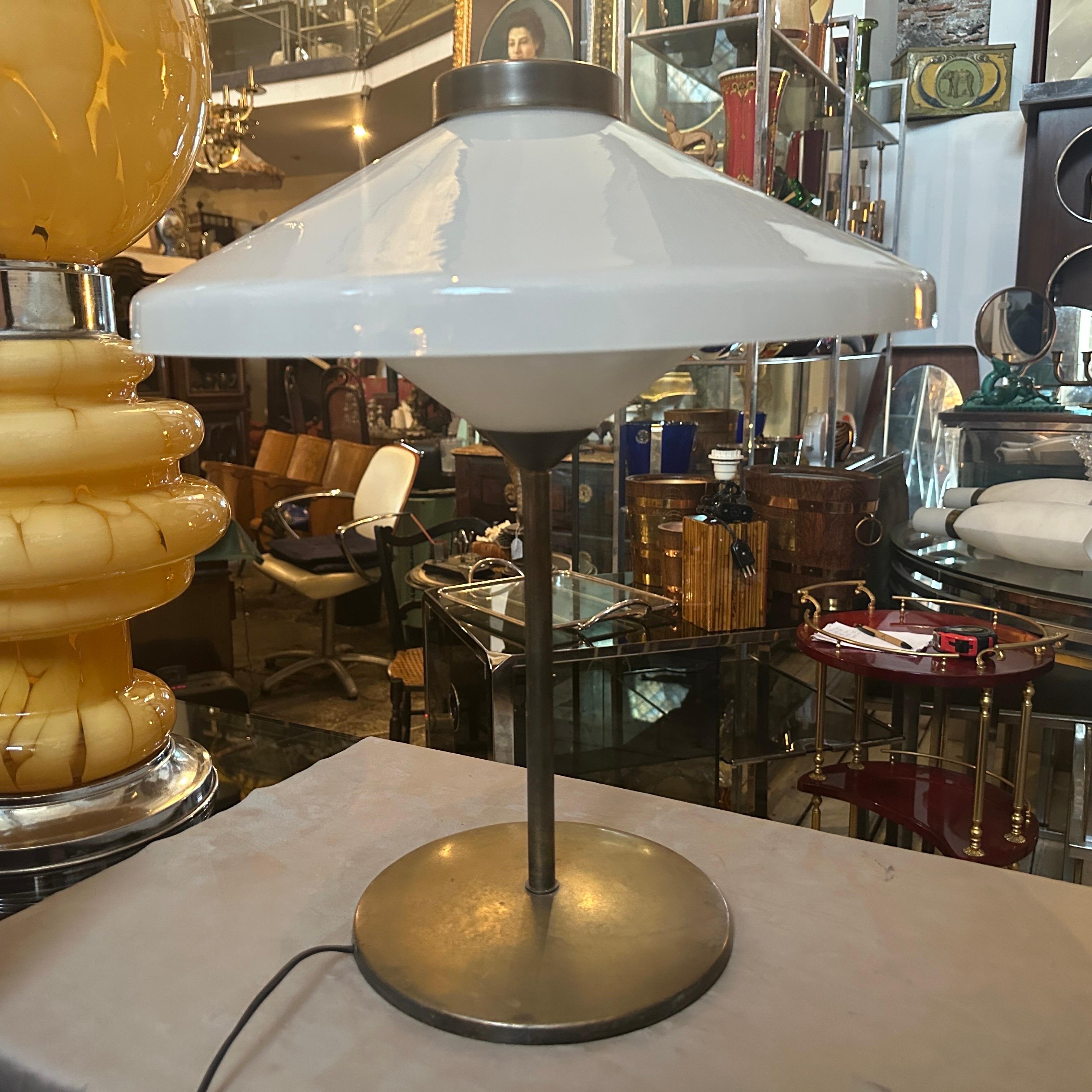 1950 Oscar Torlasco Style Mid-Century Modern Brass and Glass Italian Table Lamp For Sale 10