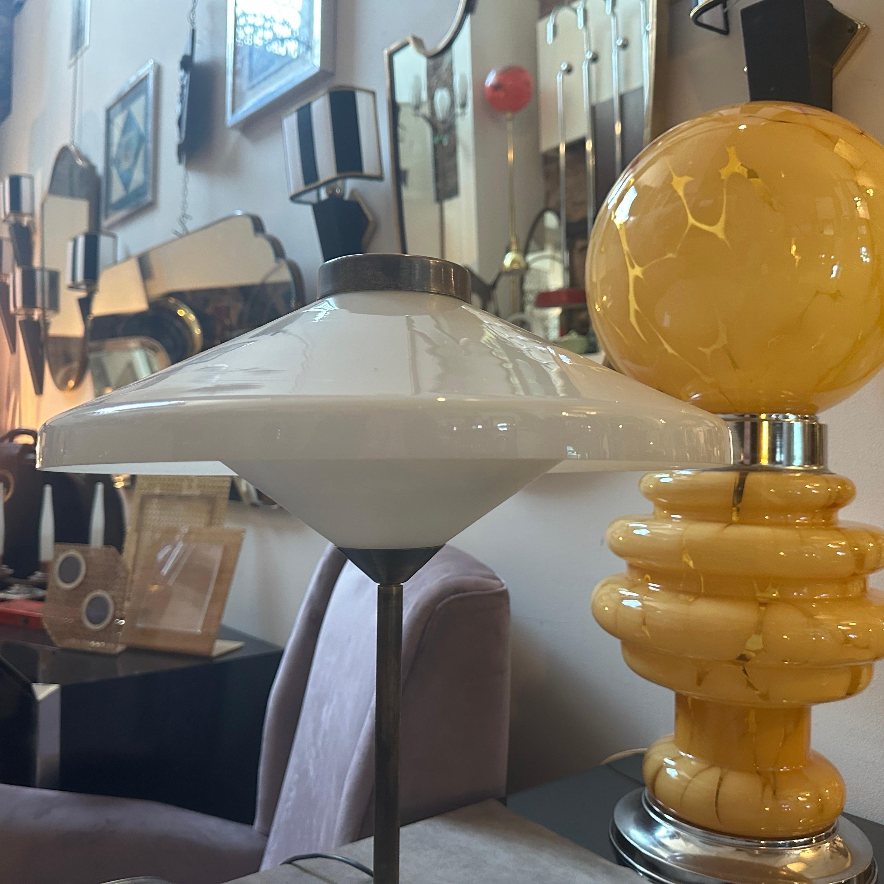1950 Oscar Torlasco Style Mid-Century Modern Brass and Glass Italian Table Lamp For Sale 3