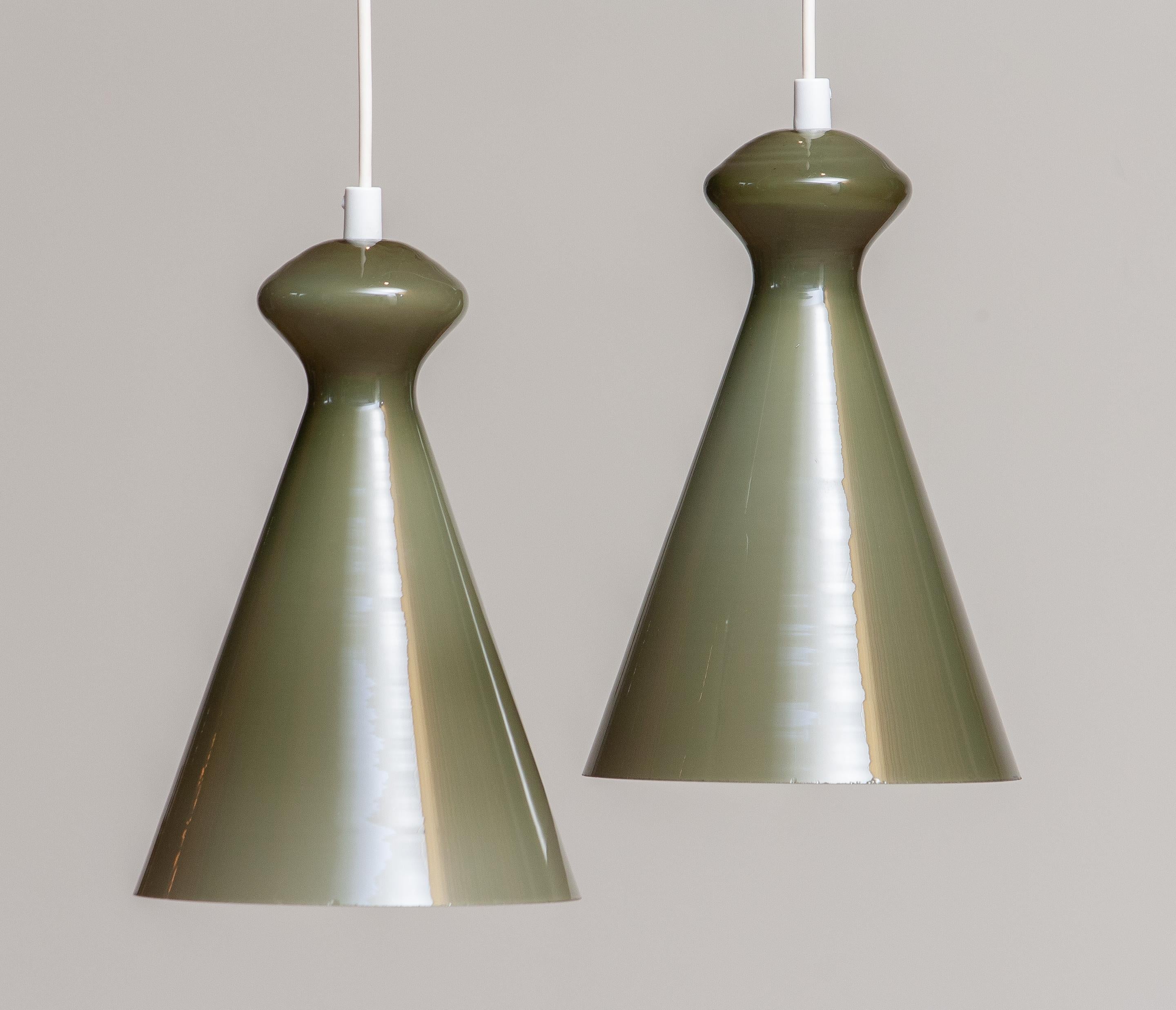 Scandinavian Modern 1950 Pair Glass Pendants in Olive Green by Maria Lindeman for Idman Oy, Finland For Sale