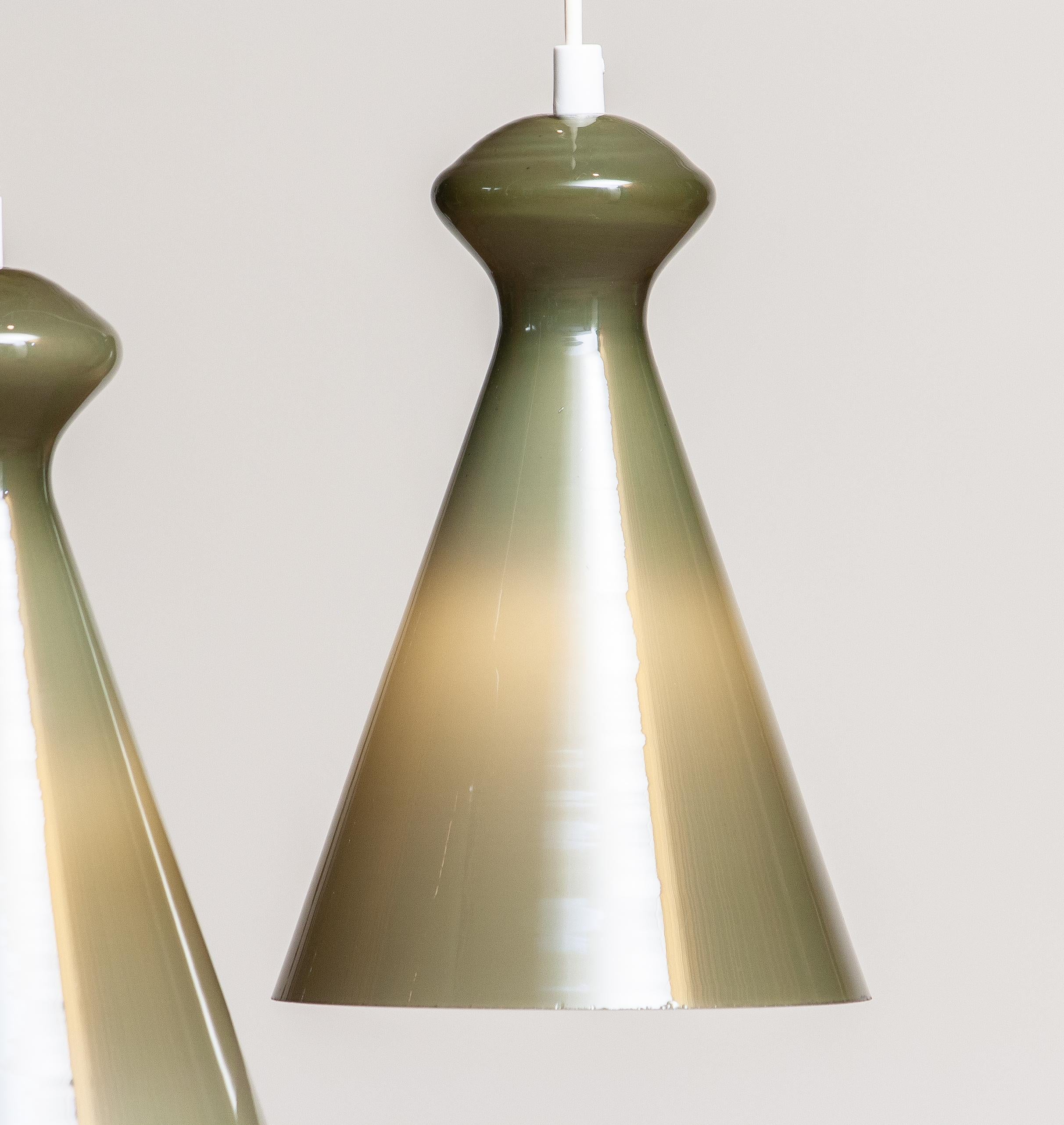 1950 Pair Glass Pendants in Olive Green by Maria Lindeman for Idman Oy Finland In Good Condition In Silvolde, Gelderland