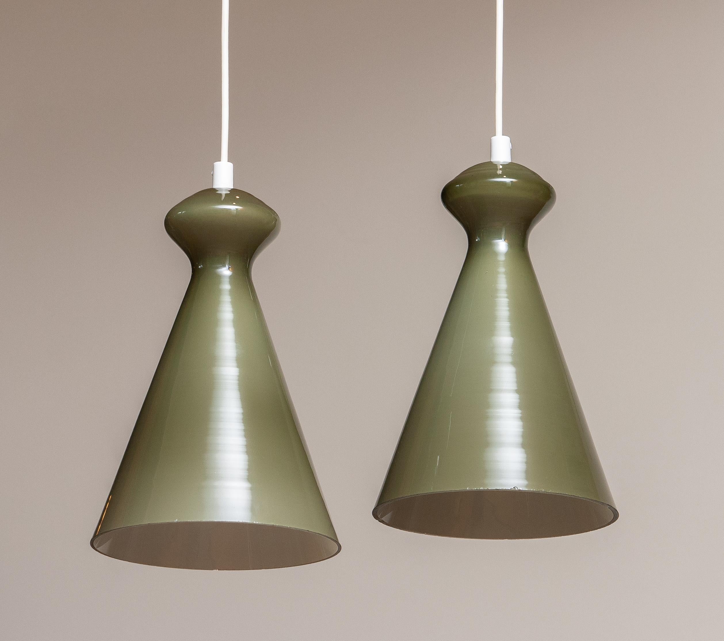 Finnish 1950 Pair Glass Pendants in Olive Green by Maria Lindeman for Idman Oy, Finland For Sale