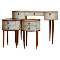 1950 Pair Nailed Night Stands With Matching Vanity By Halvdan Pettersson (Paire de tables de chevet à clous avec meuble-lavabo assorti). Suède