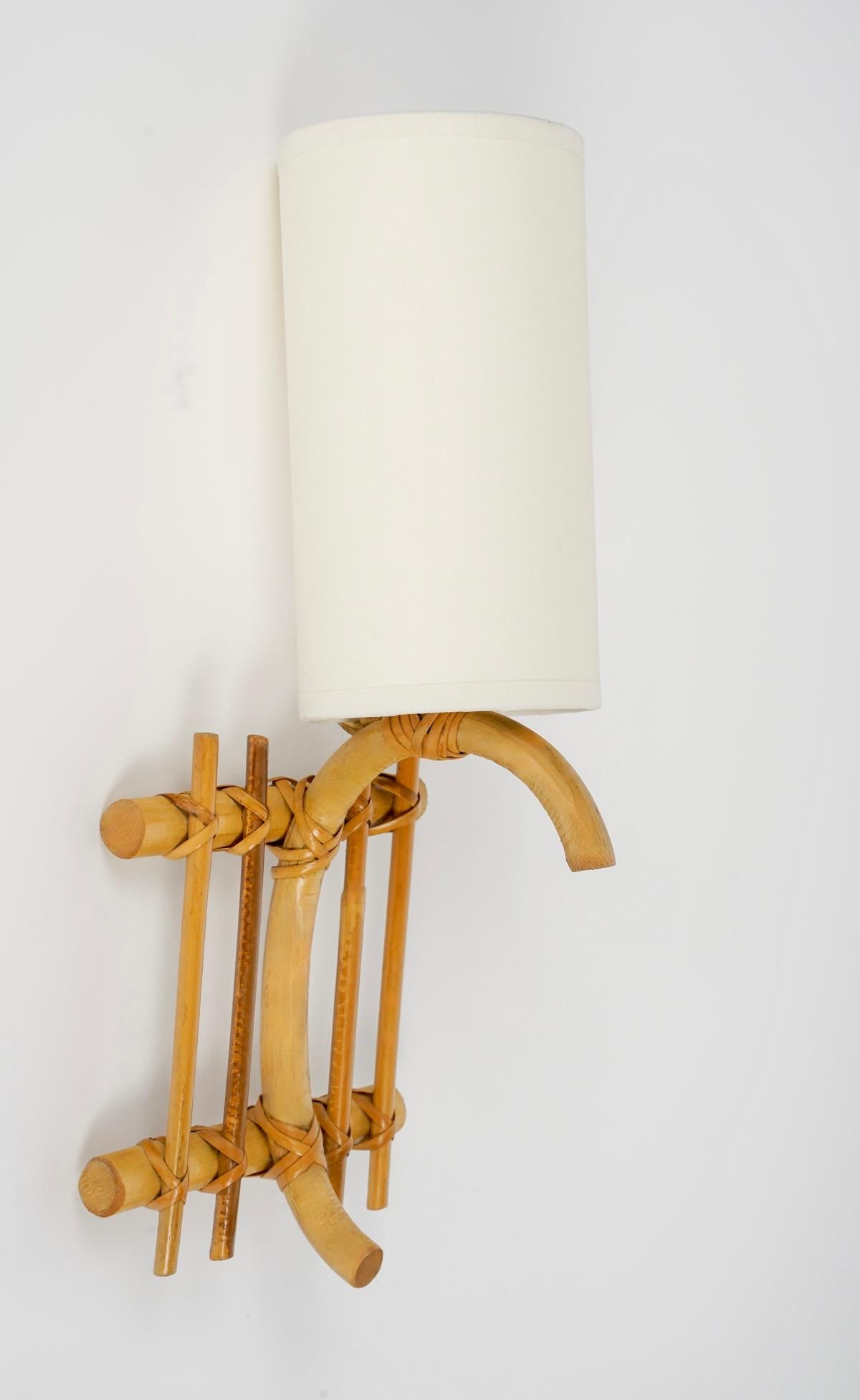 1950 Pair of Louis Sognot rattan sconces In Good Condition For Sale In Saint-Ouen, FR