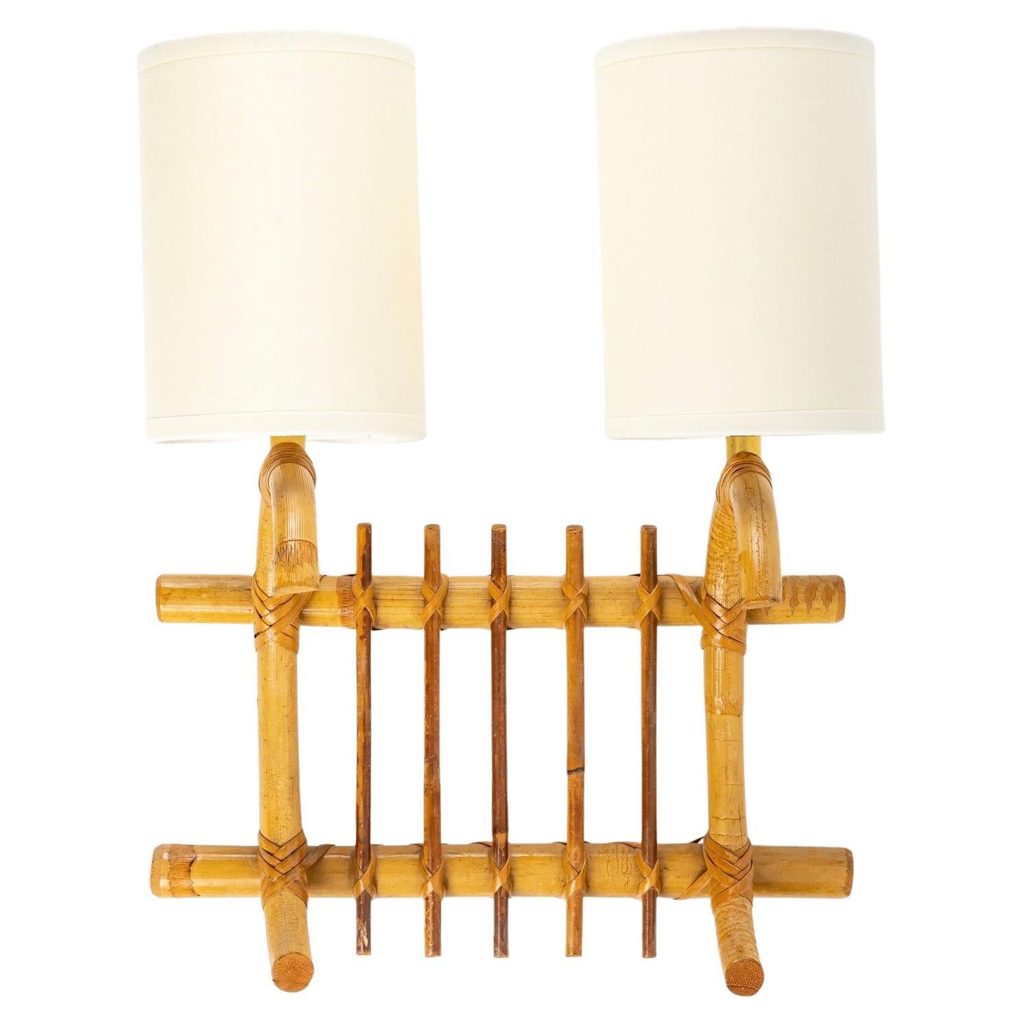 Composed of two bamboo rods placed vertically on the top and bottom of the sconce and two curved bamboo rods placed horizontally at each end of the sconce and decorated with thin bamboo rods placed vertically between the two light arms.
All the