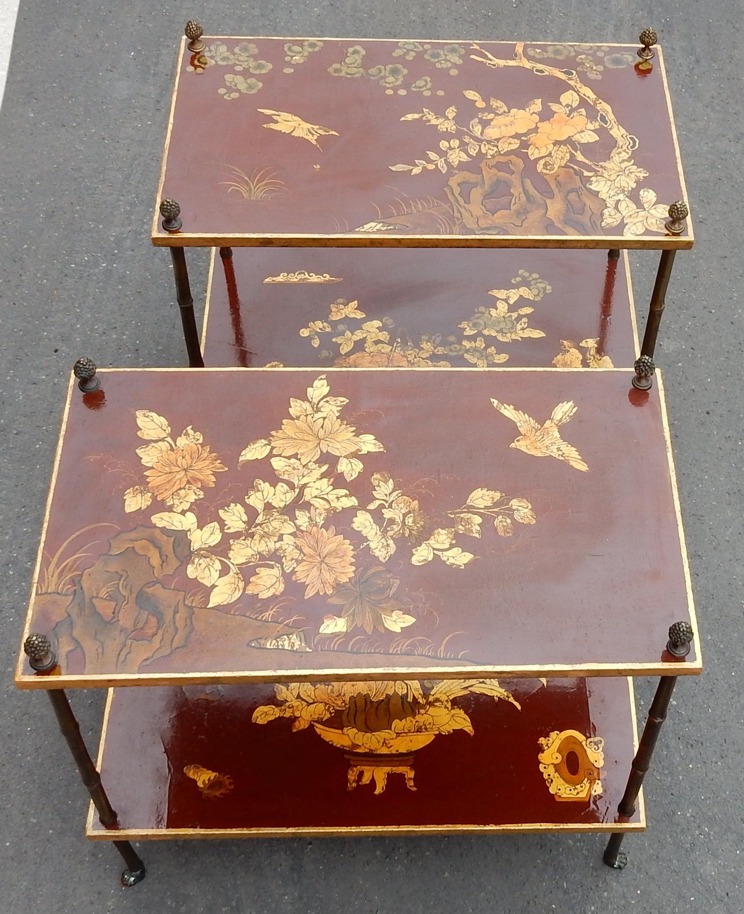 Pair of gilt bronze tables with bamboo decor claw feet with red and gold Chinese lacquer wooden trays with landscape decor, birds, flowers, pine cones at the end of the uprights
Circa 1950, condition of use
Everything is screwed, removable, easy