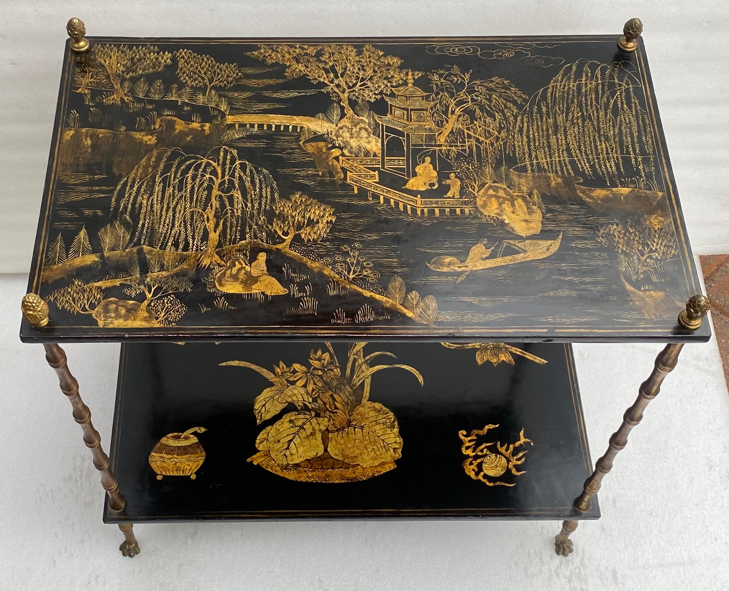 1950′ Paire de tables de la Maison Baguès décor en bambou en bronze doré avec laque chinoise. en vente 2