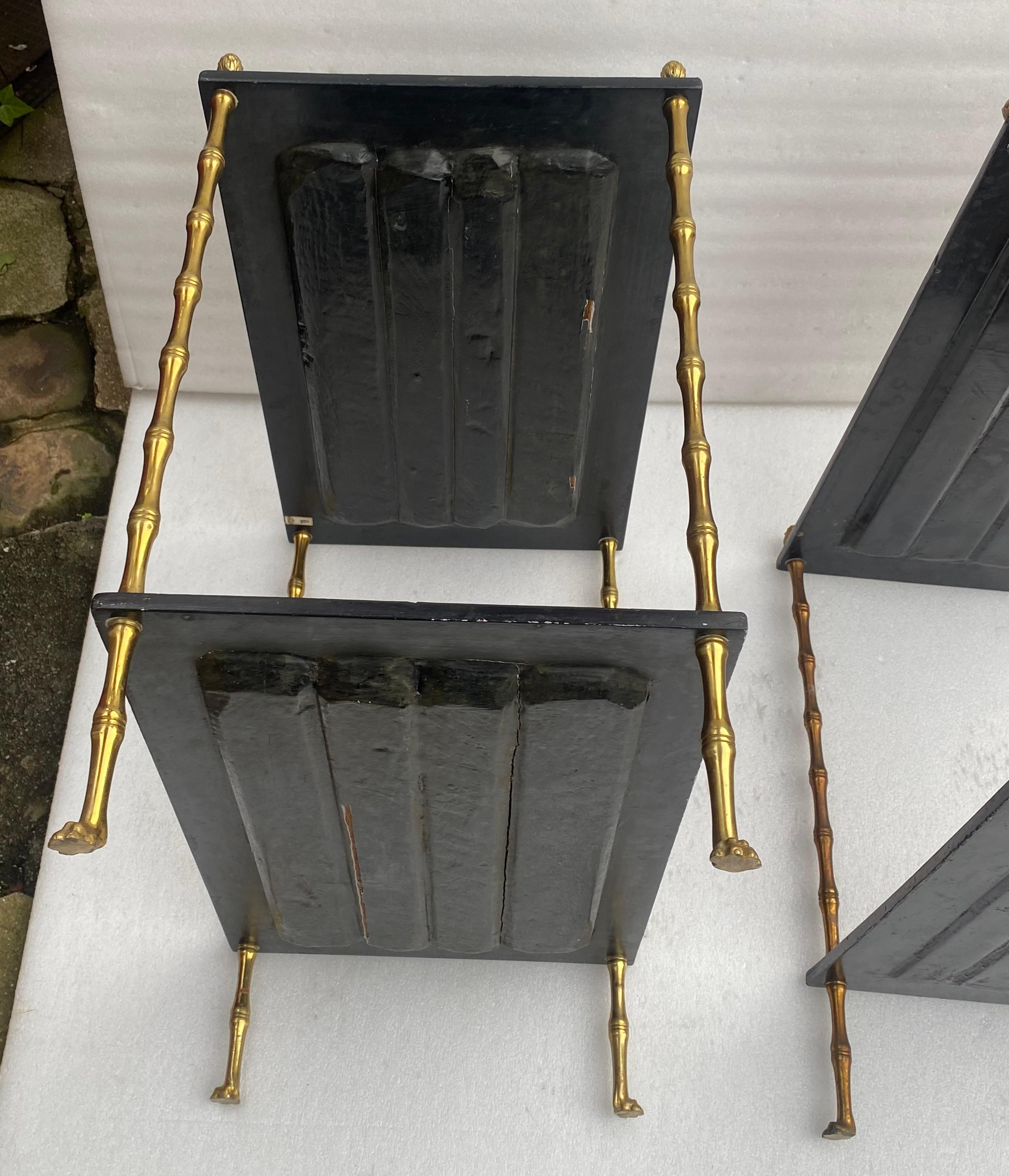 1950′ Paire de tables de la Maison Baguès décor en bambou en bronze doré avec laque chinoise. en vente 7
