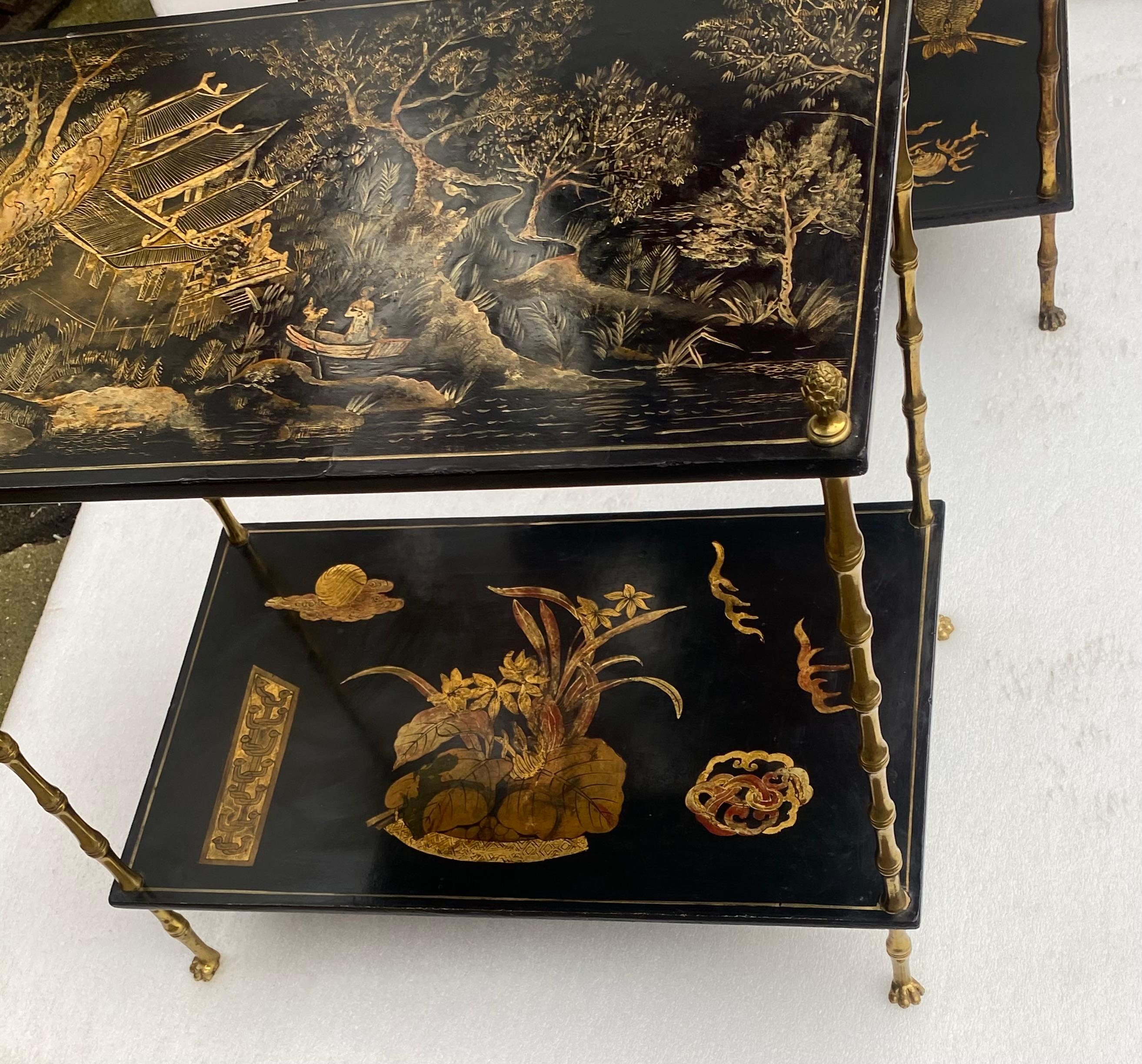 Bronze 1950′ Paire de tables de la Maison Baguès décor en bambou en bronze doré avec laque chinoise. en vente