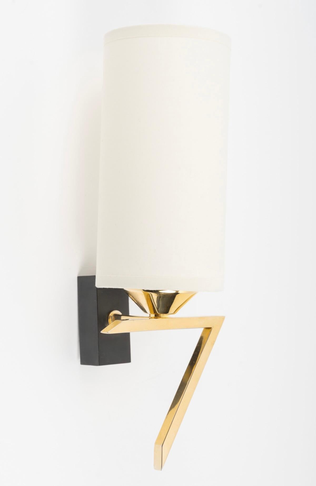 1950 Pair of Maison Roche gilded brass wall lights In Good Condition For Sale In Saint-Ouen, FR