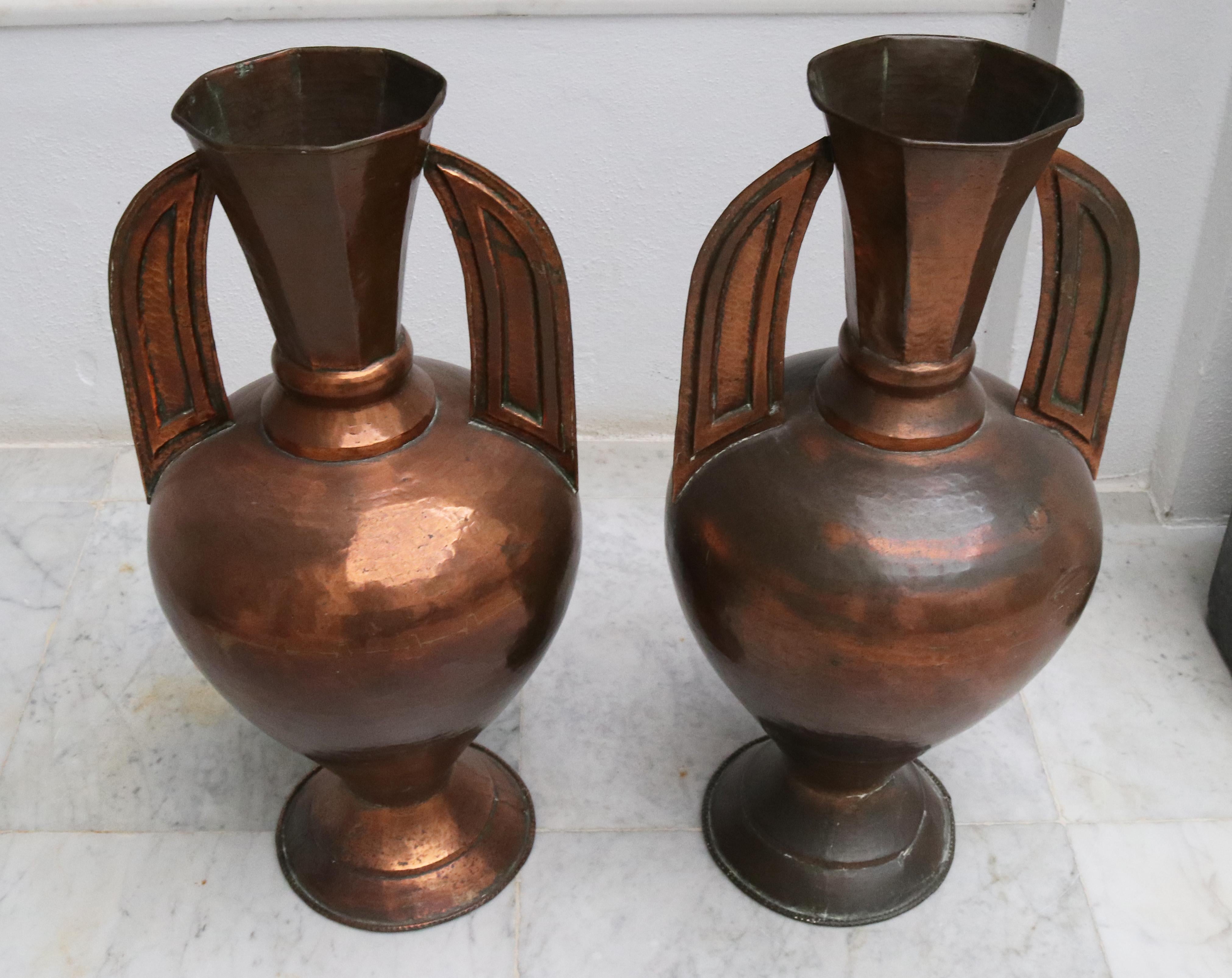Spagnolo 1950 Coppia di vasi in rame stile 