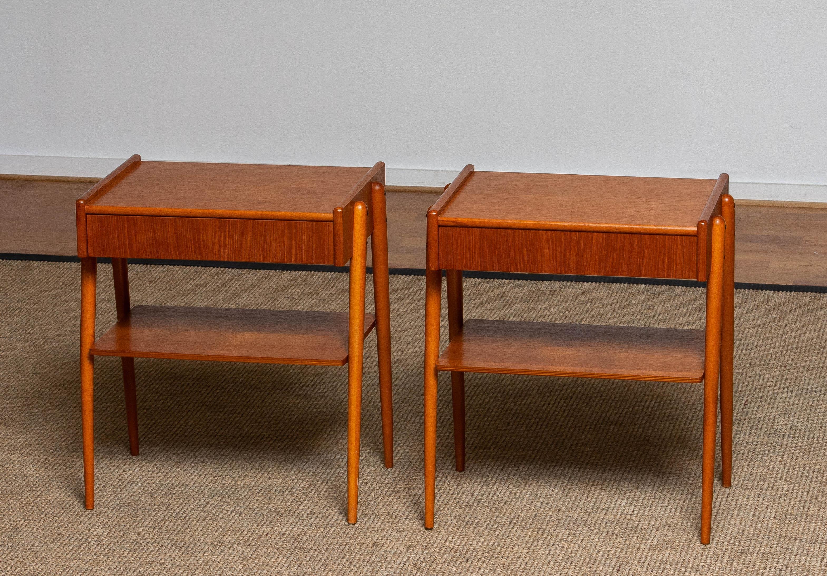 Beautiful set of two nightstands / bedside tables with drawer in teak from the 1950s and made by Carlström & Co Mobelfabrik in Sweden. 
The overall condition for both nightstands is very good.