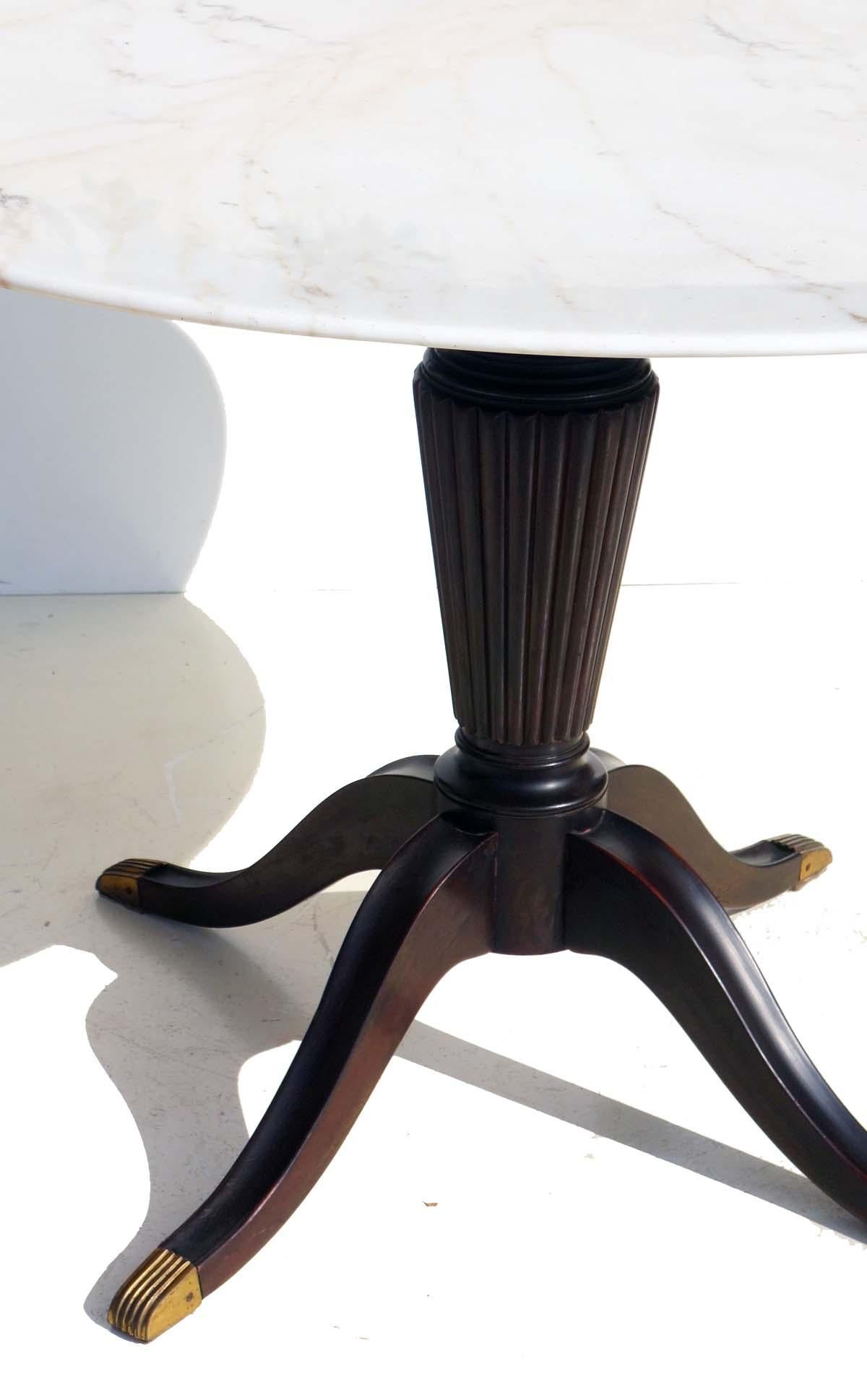 Paolo Buffa
La Permanente Mobili Cantù
Italia, años 50

Soporte de madera con detalles de latón
Círculo Encimera de mármol.
Excelente estado
Mármol en perfecto estado, sin grietas ni restauraciones.
espesor mármol: 2 cm

Etiqueta adhesiva